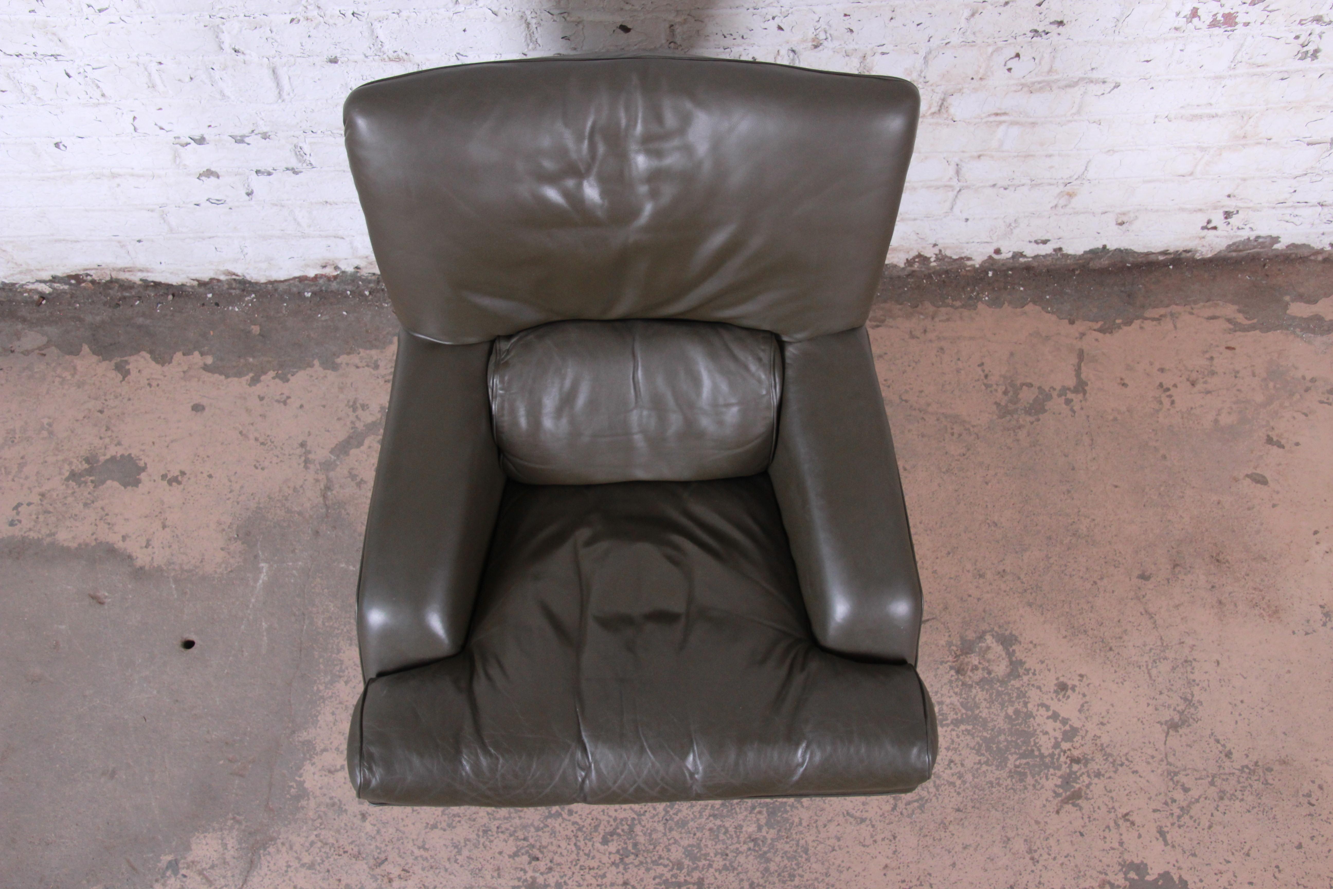 Saporiti Italia Mid-Century Modern Leather Lounge Chair and Ottoman, circa 1970s 2