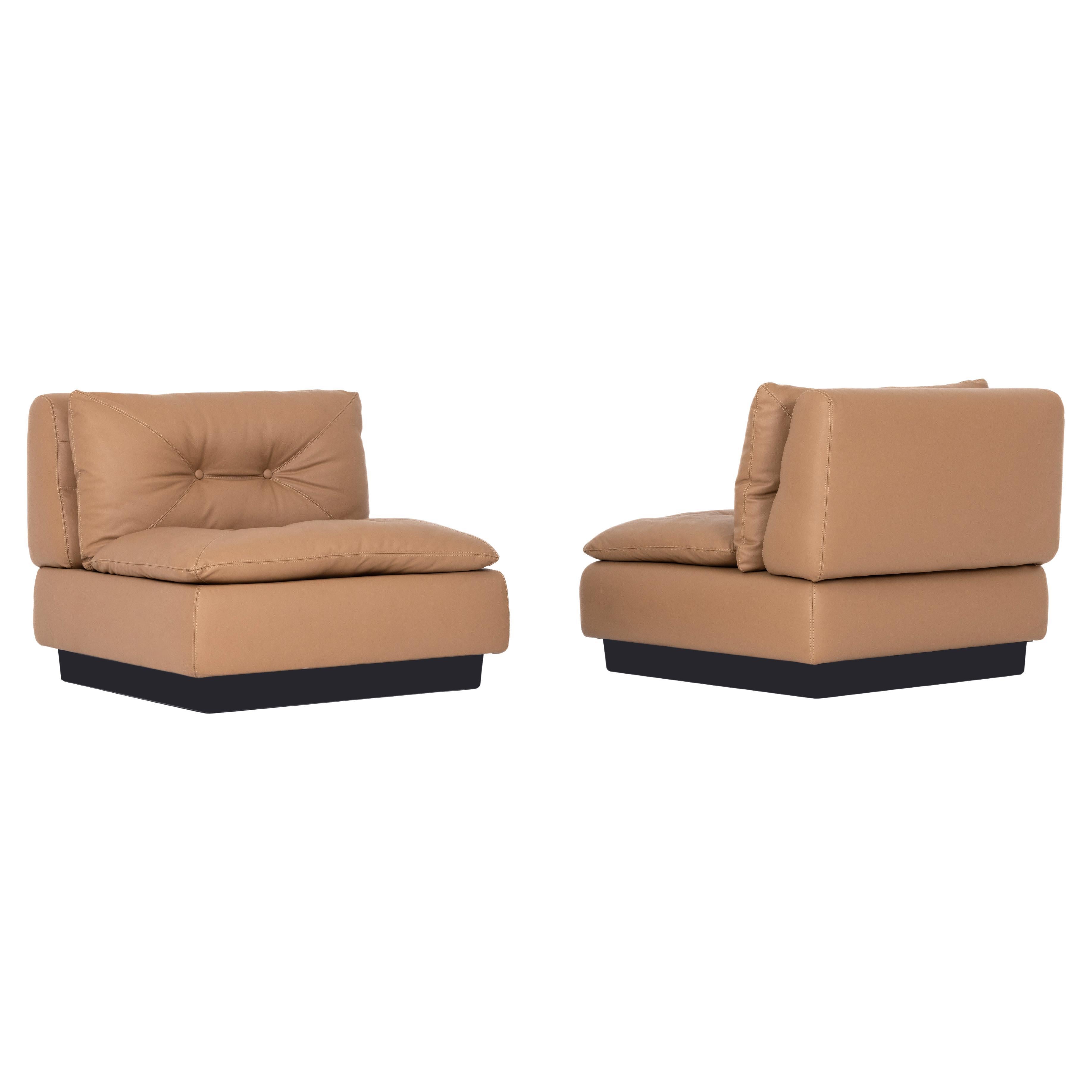 Pair of lounge chairs produced by Saporiti Italia, Italy 1970s, entirely restored and reupholstered with premium Italian leather