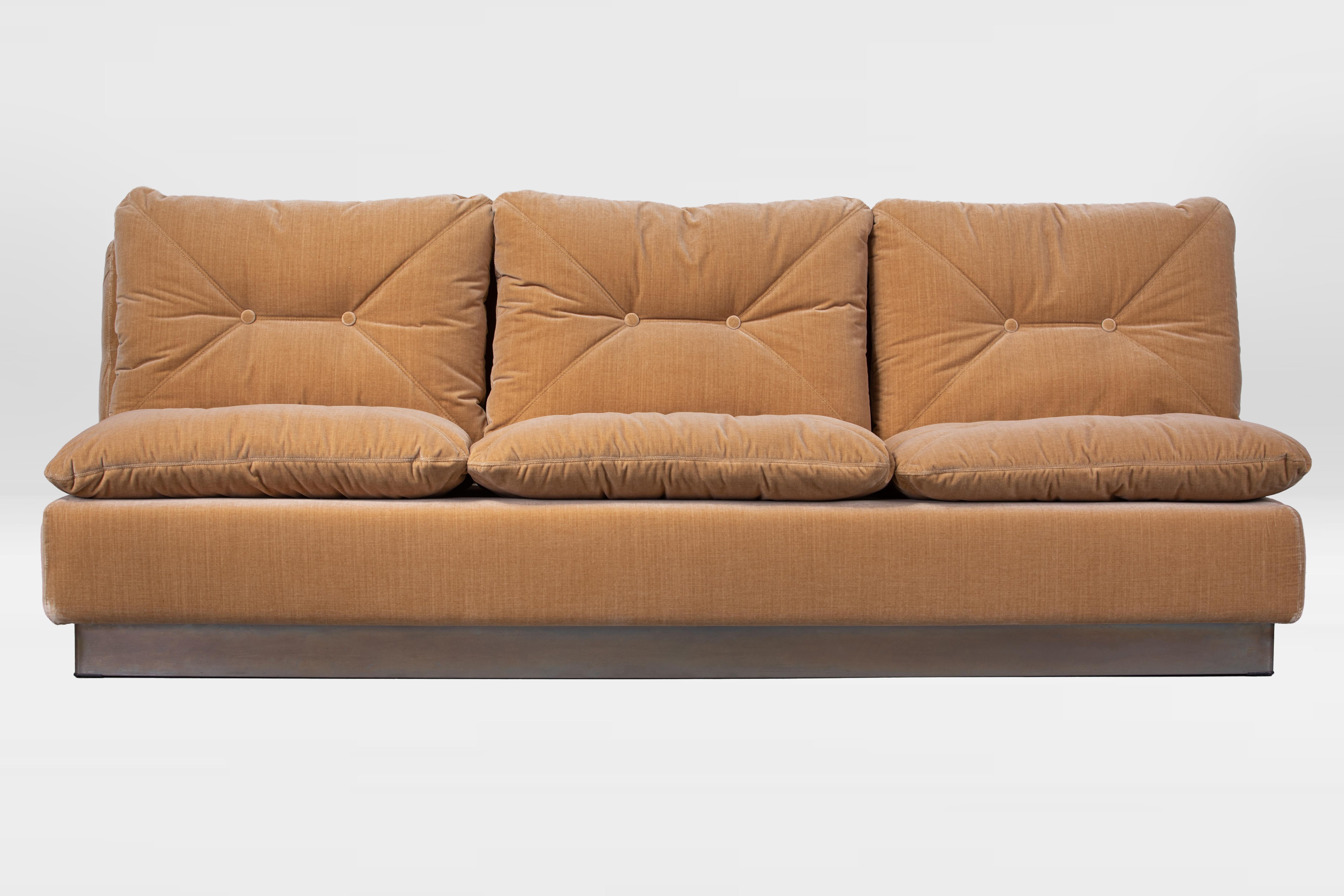 Saporiti Italia Sofa, Italy 1970s, Reupholstered in Kerry Joyce Velvet In Good Condition For Sale In Torino, Piemonte