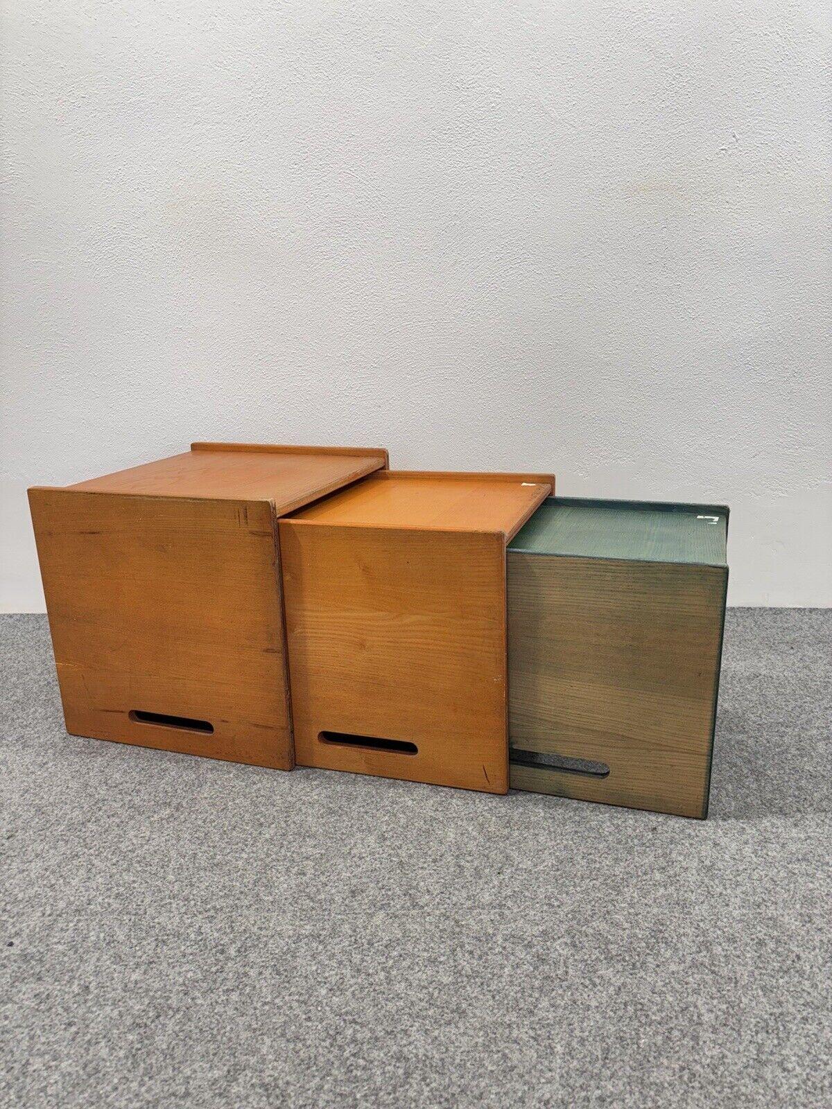Saporiti Italia Tris Tische stapelbar Holz 1970er Jahre Design Modernariato (Italian) im Angebot