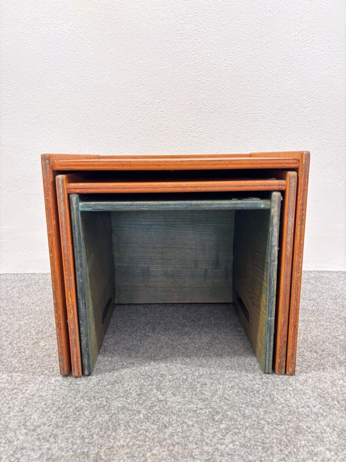 Saporiti Italia Tris Tische stapelbar Holz 1970er Jahre Design Modernariato im Angebot 1