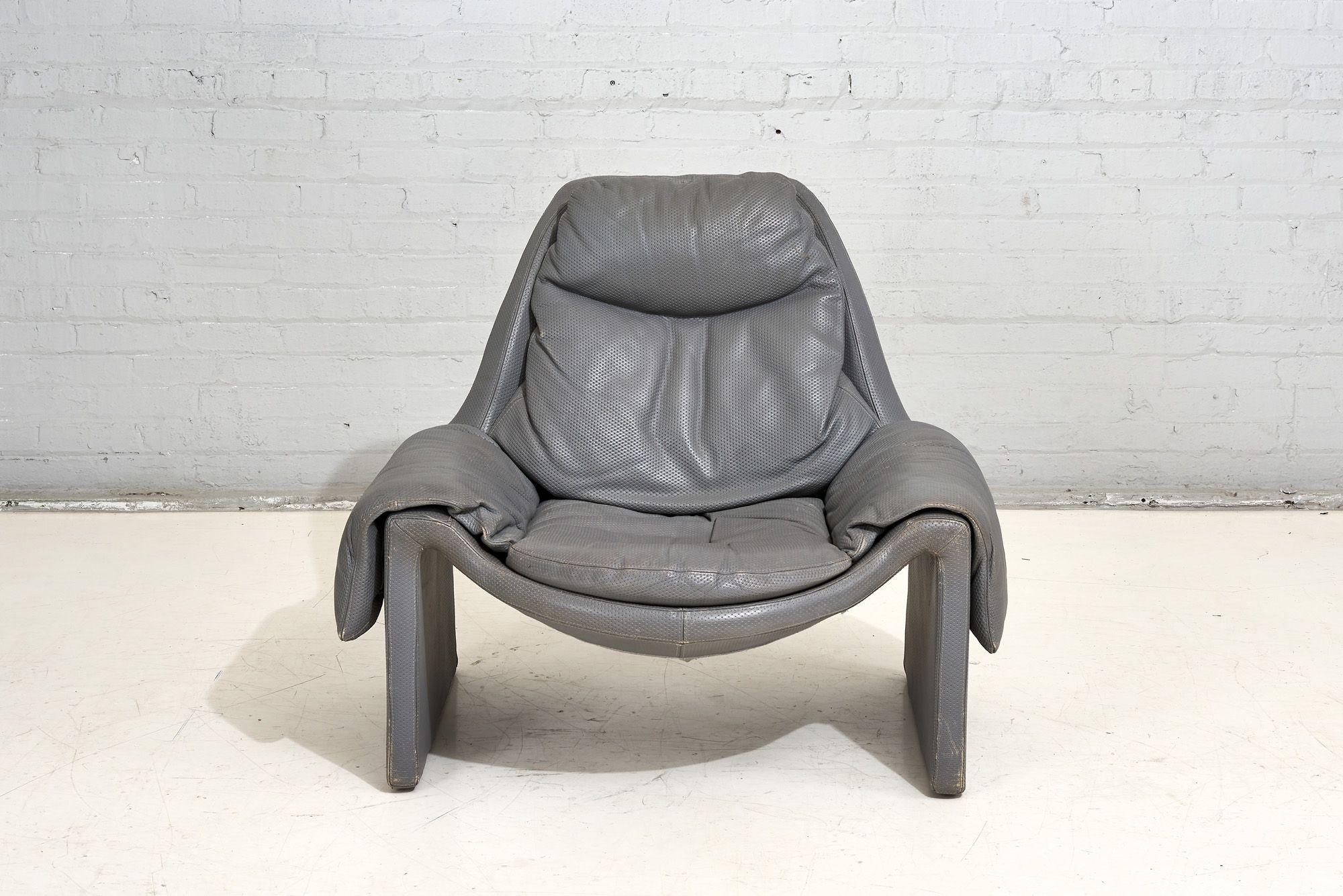 Saporiti Italia Vittorio Introini P60 Lounge chair by Proposals, Italy 1970. Gray leather beautiful patina.