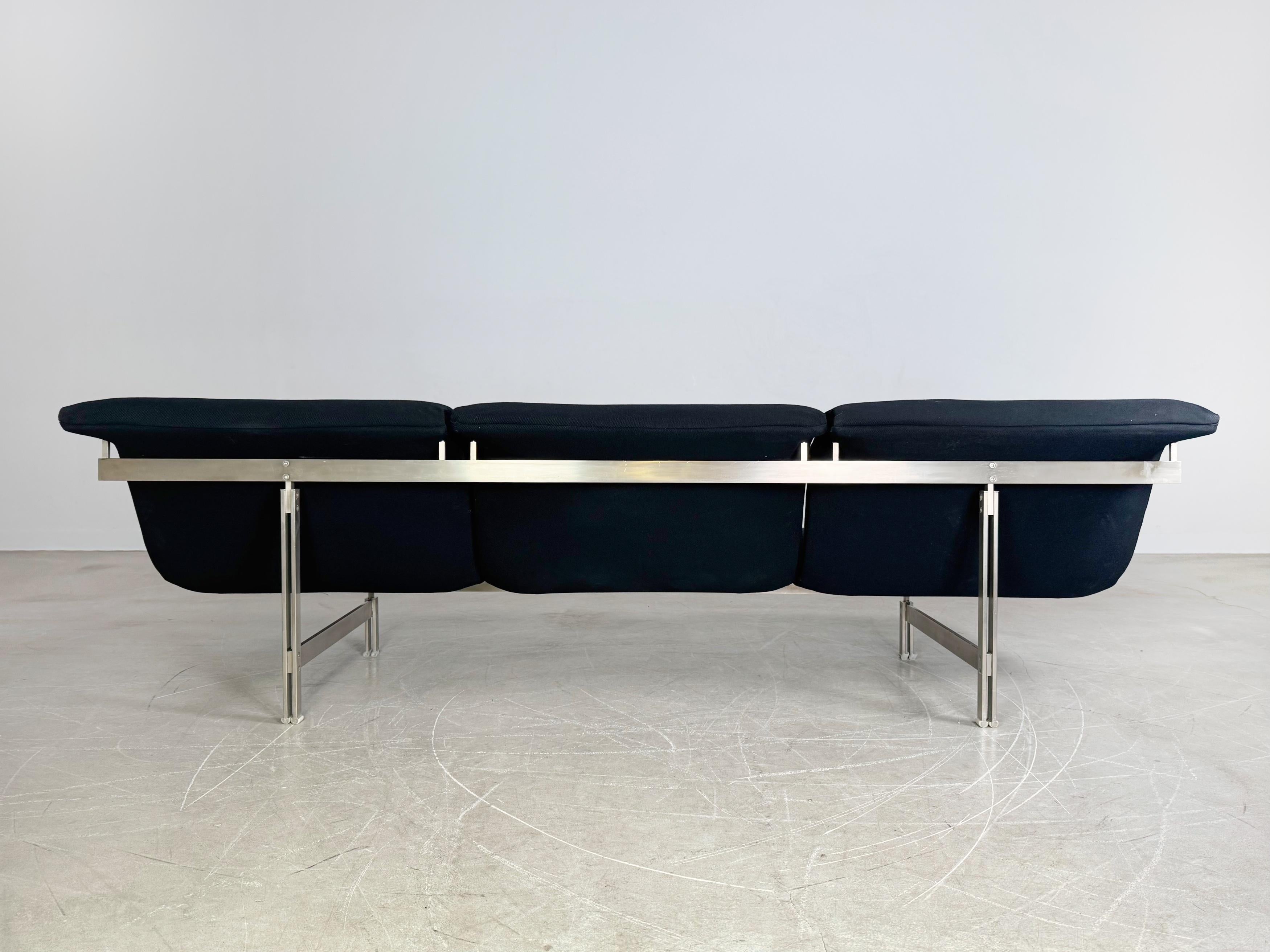 Saporiti Italia Sofá Wave Giovanni Offredi 1970 Dreisitzer Design finales del siglo XX en venta