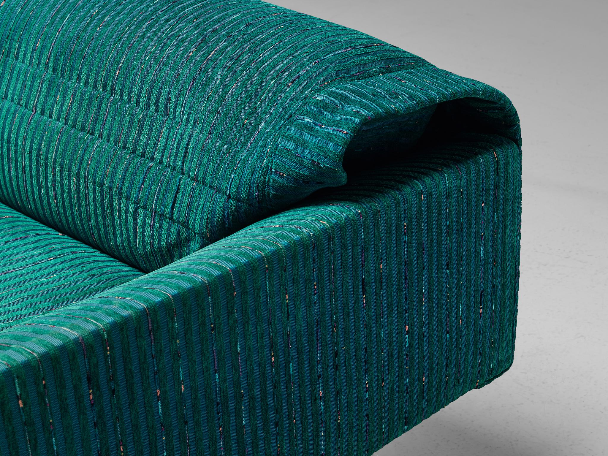 Großes Saporiti-Sofa mit strukturierter türkisfarbener Polsterung  im Angebot 3