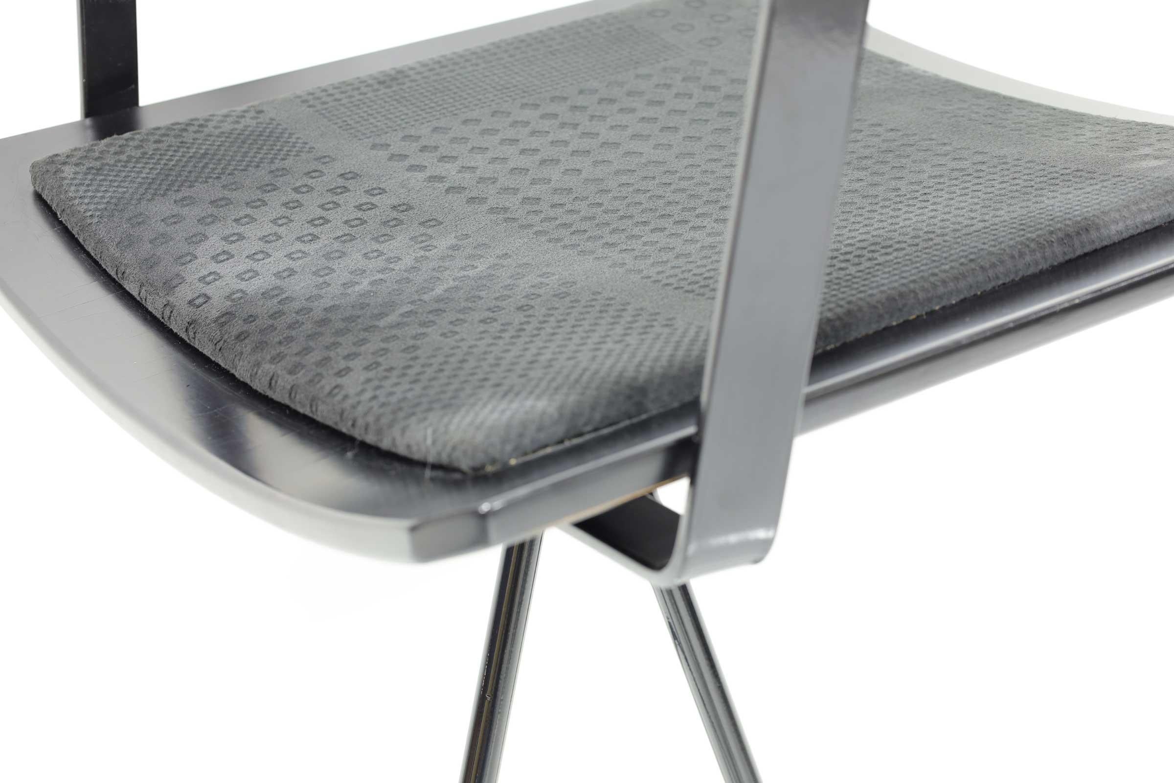 20ième siècle Tabourets de bar pivotants Saporiti en cuir et daim, lot de cinq. en vente