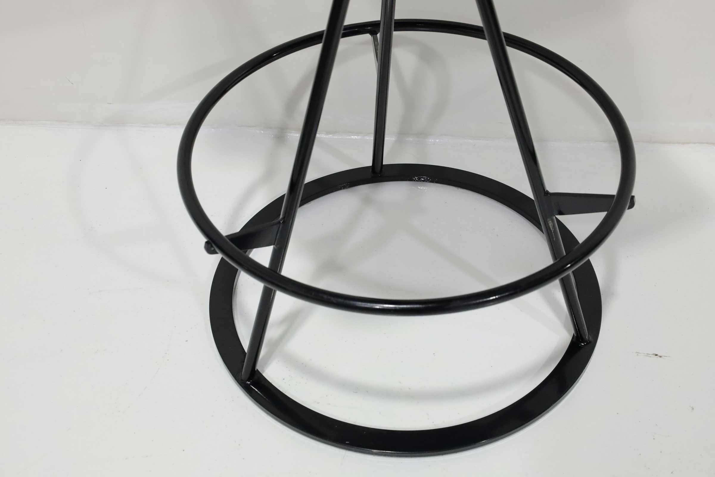 Métal Tabourets de bar pivotants Saporiti en cuir et daim, lot de cinq. en vente