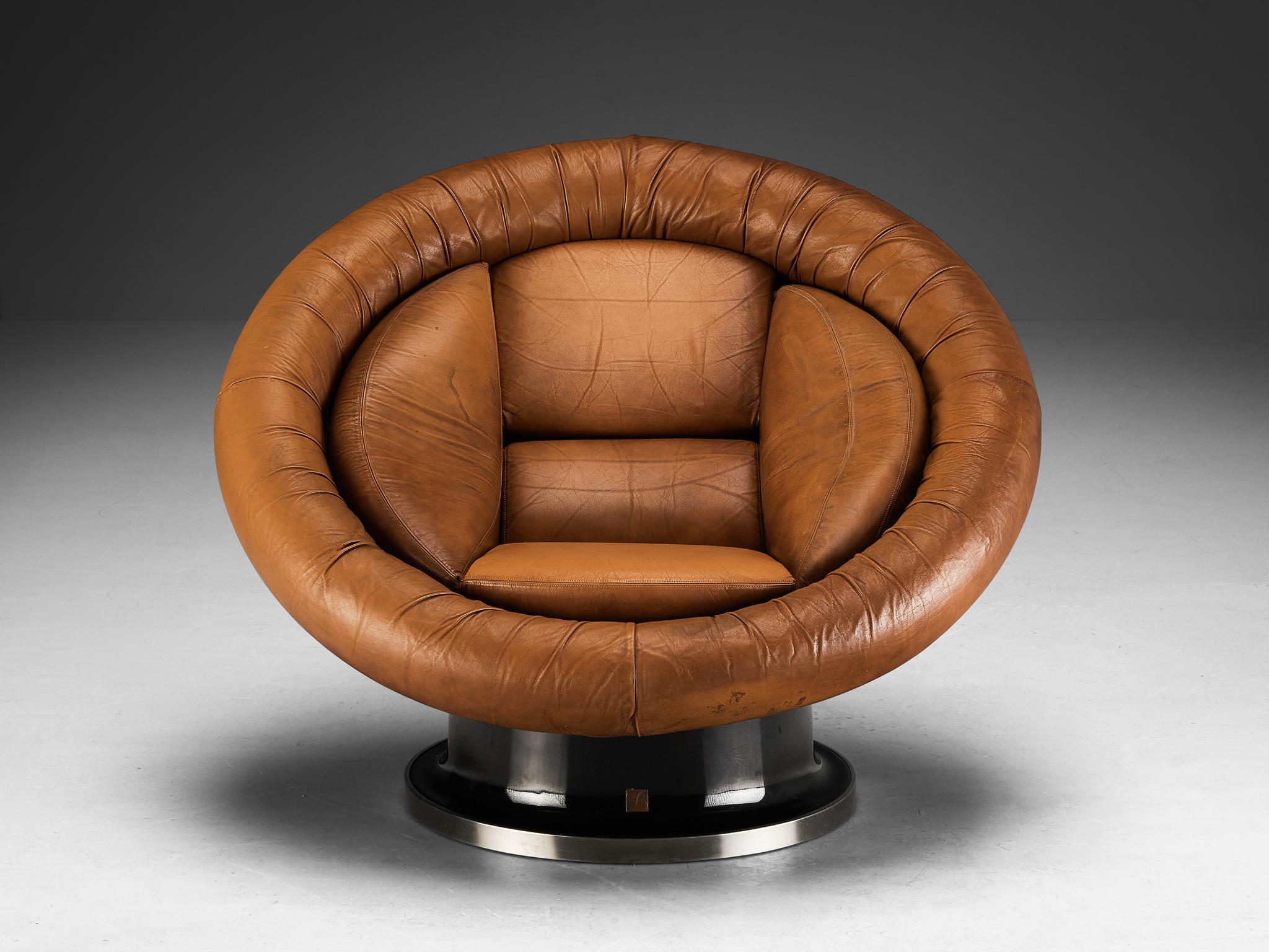 Post-Modern Saporiti Lounge Chair in Leather and Fiberglass 