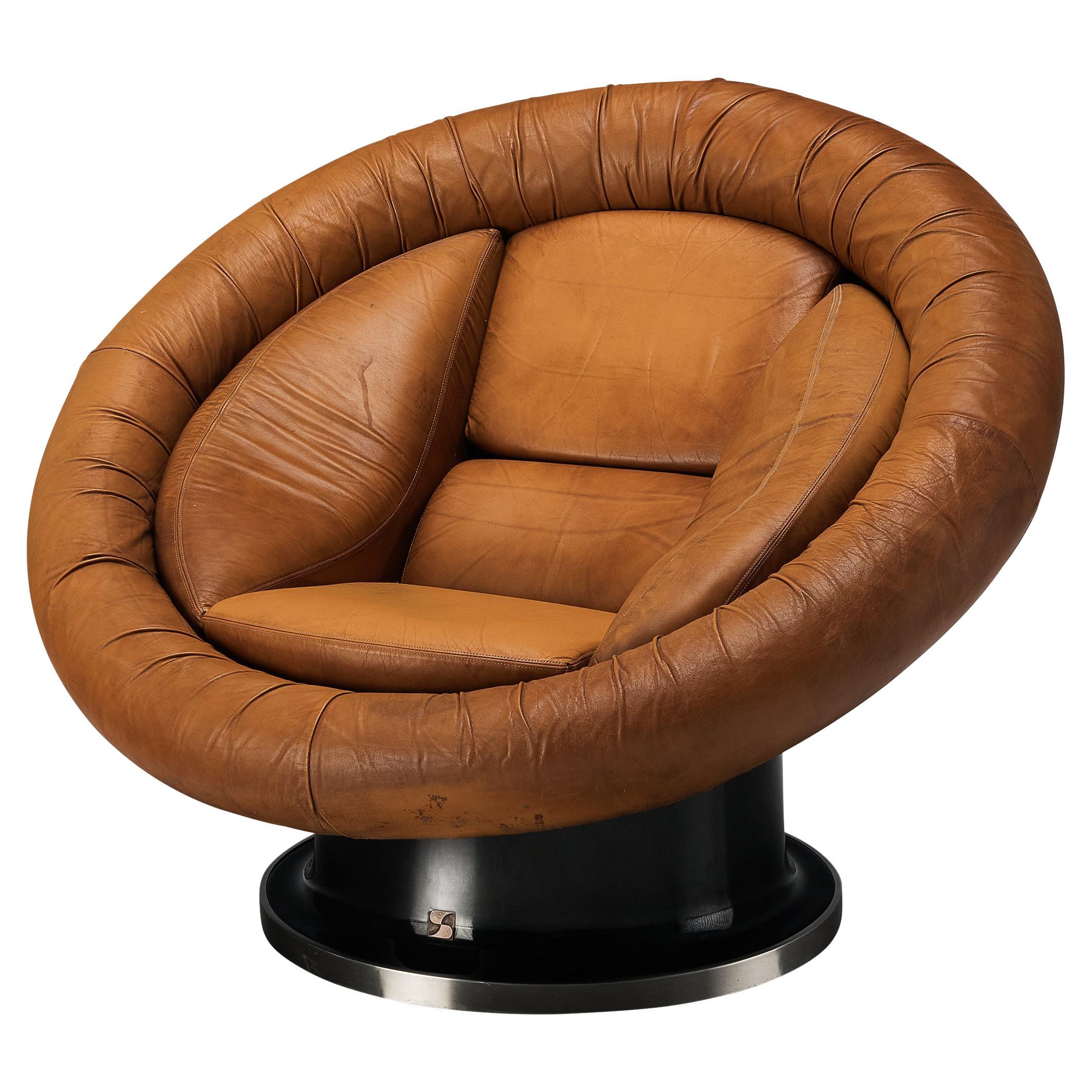 Saporiti Lounge Chair in Leather and Fiberglass 