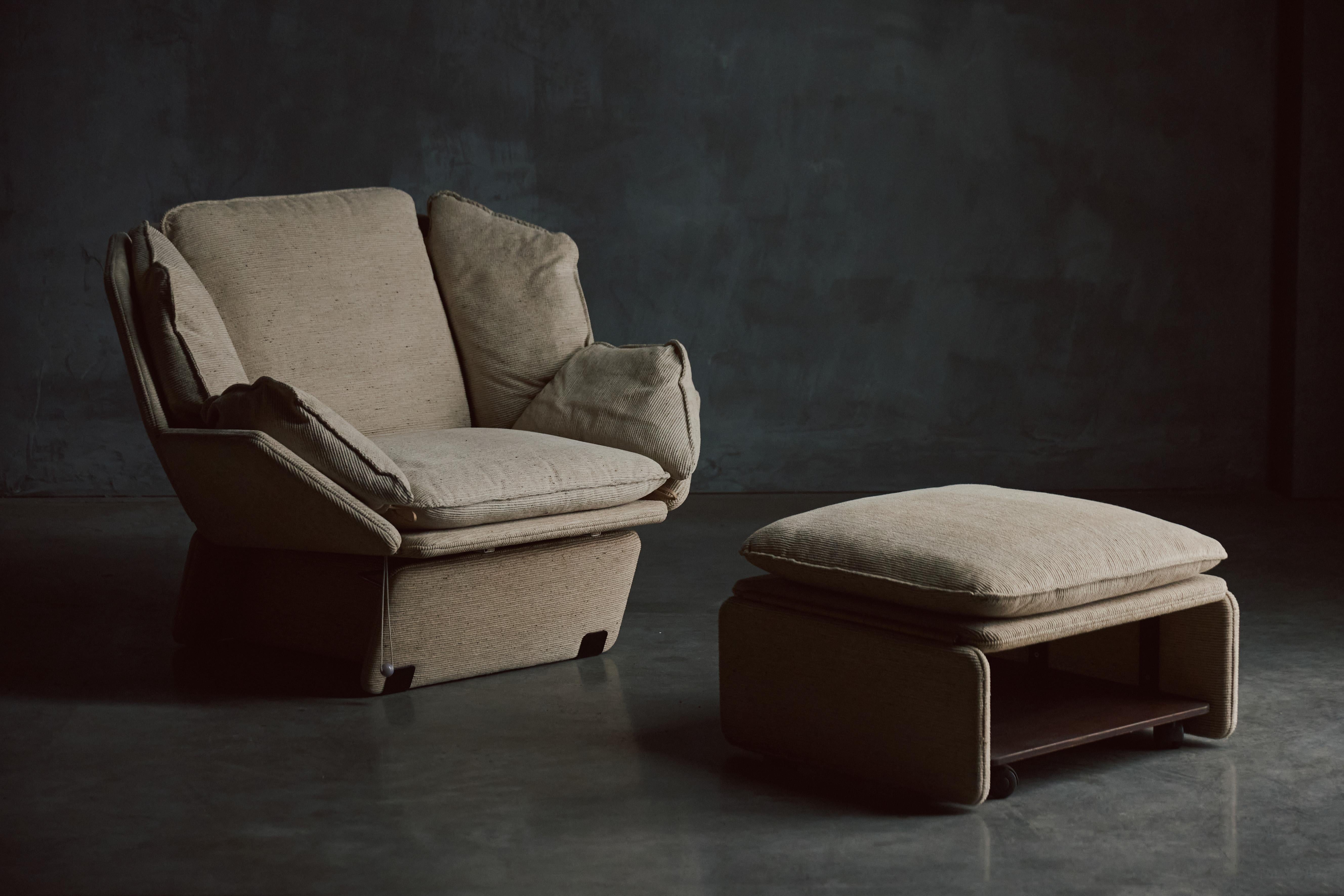 A stunning midcentury lounge chair by Saporiti, designed in the 1970s. This piece exemplifies the era's blend of elegance and functionality, featuring a reclining mechanism and a matching ottoman. Its minimalist lines and premium materials make it a