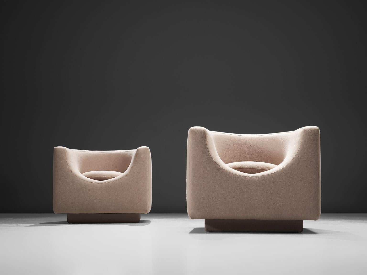 Saporiti, pair of lounge chairs, fabric, Italy, 1970s.

These incredibly comfortable cubic chairs of Saporiti are from Italy, 1970s. This design, which is both functional and sculptural it a wonderful example of Italian postwar design. They were