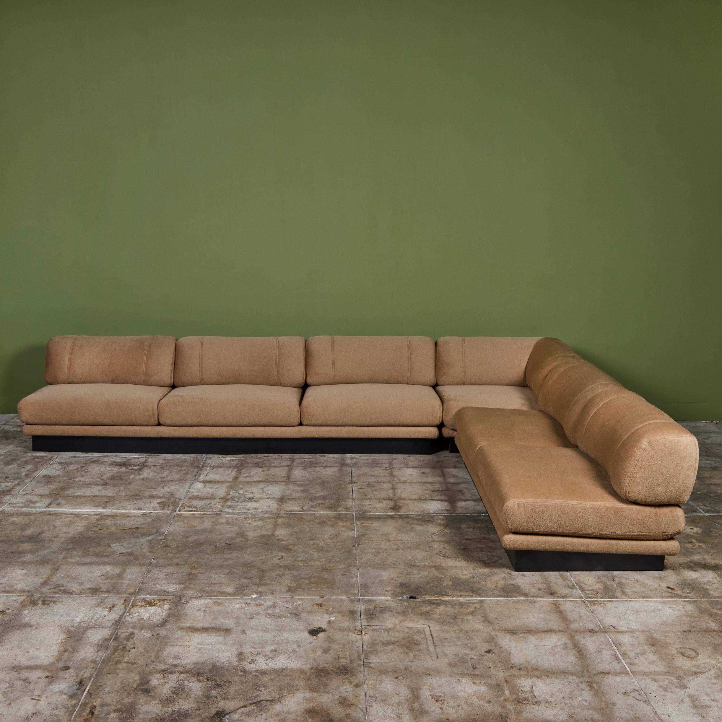 Saporiti Mohair Sektionssofa im Zustand „Gut“ im Angebot in Los Angeles, CA