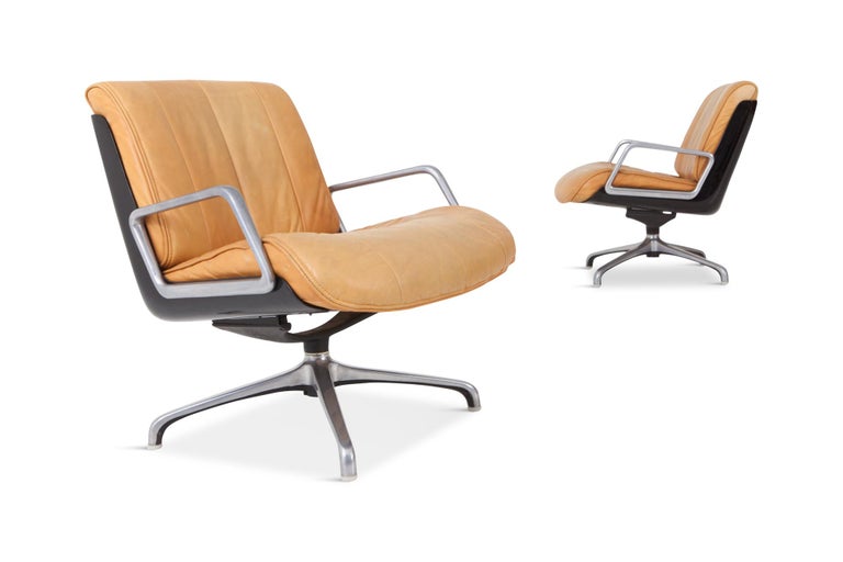 Saporiti camel Leather swivel armchairs, Italy 1970s at ...