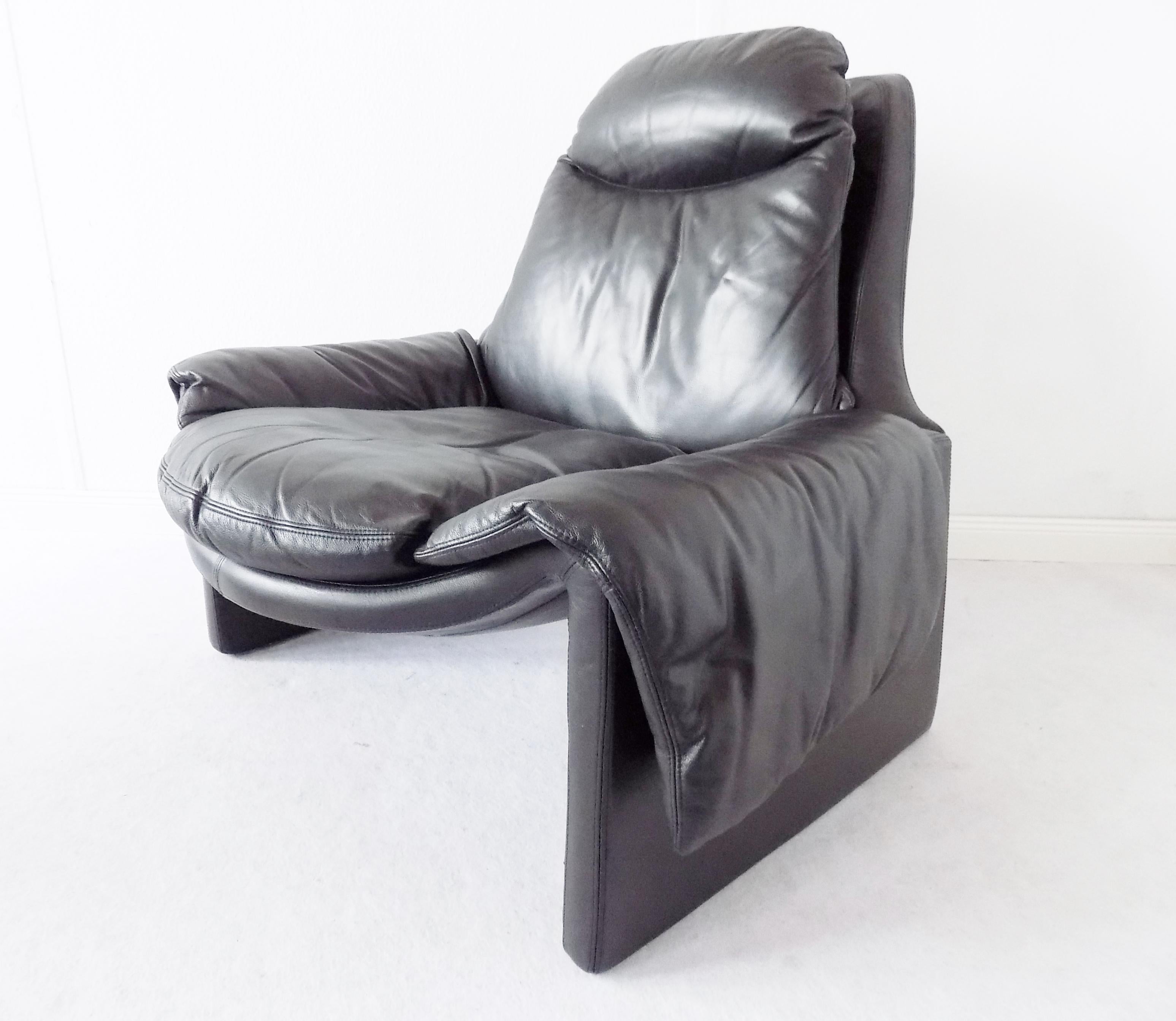 Saporiti P 60 Black Lounge Chair by Vittorio Introini, Italian Modern, Excellent For Sale 5