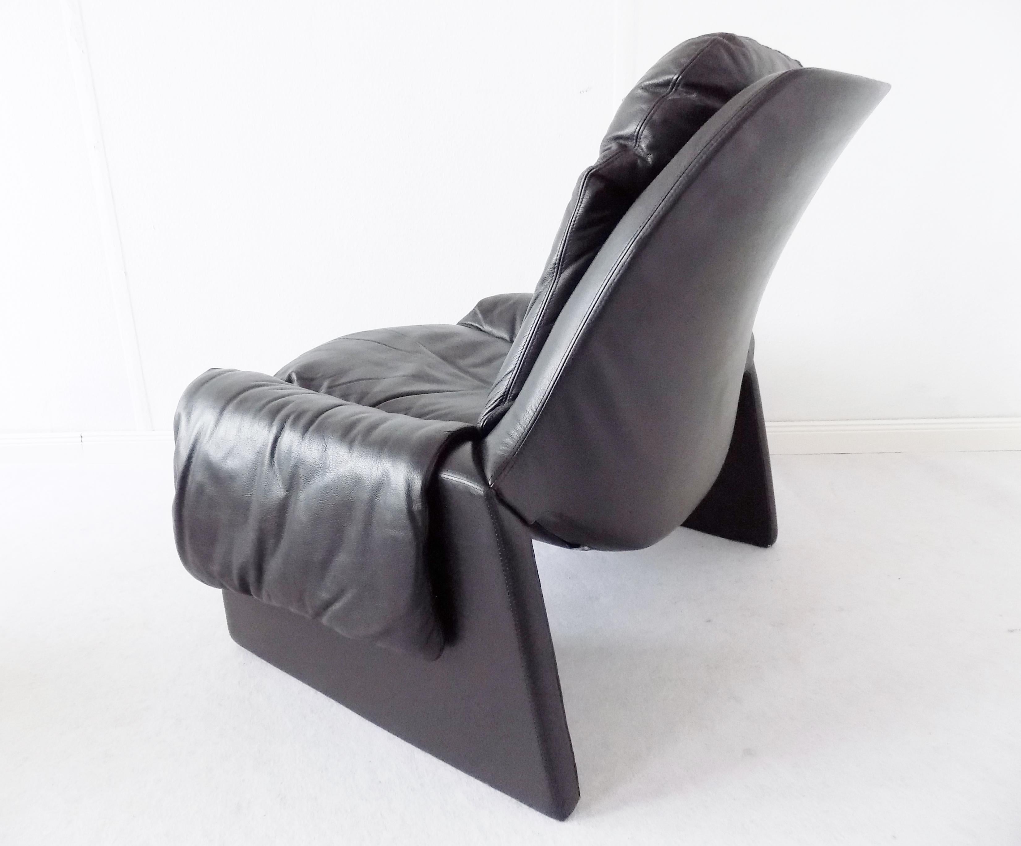 Mid-20th Century Saporiti P 60 Black Lounge Chair by Vittorio Introini, Italian Modern, Excellent For Sale
