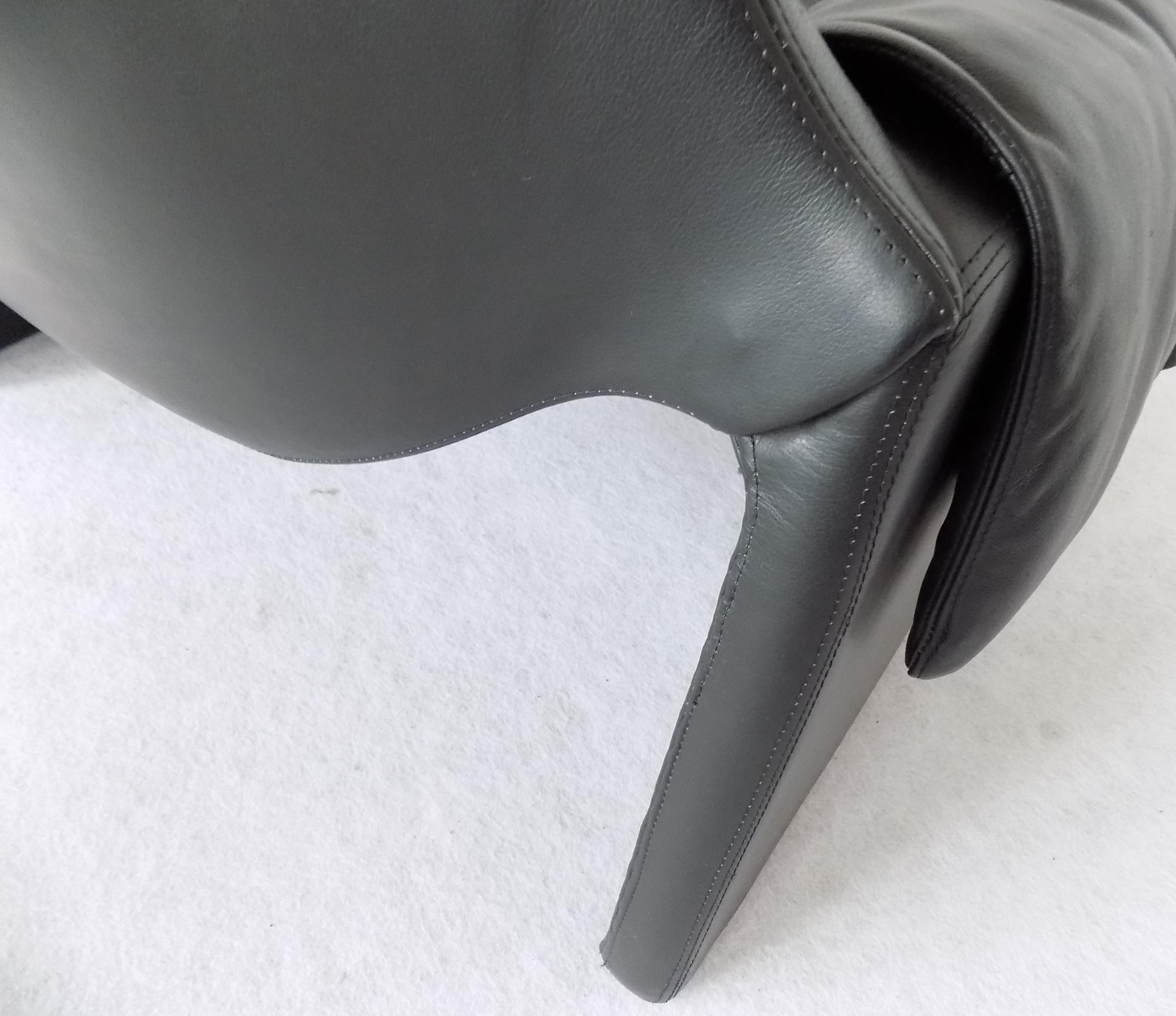 Leather Saporiti P 60 Black Lounge Chair by Vittorio Introini, Italian Modern, Excellent For Sale