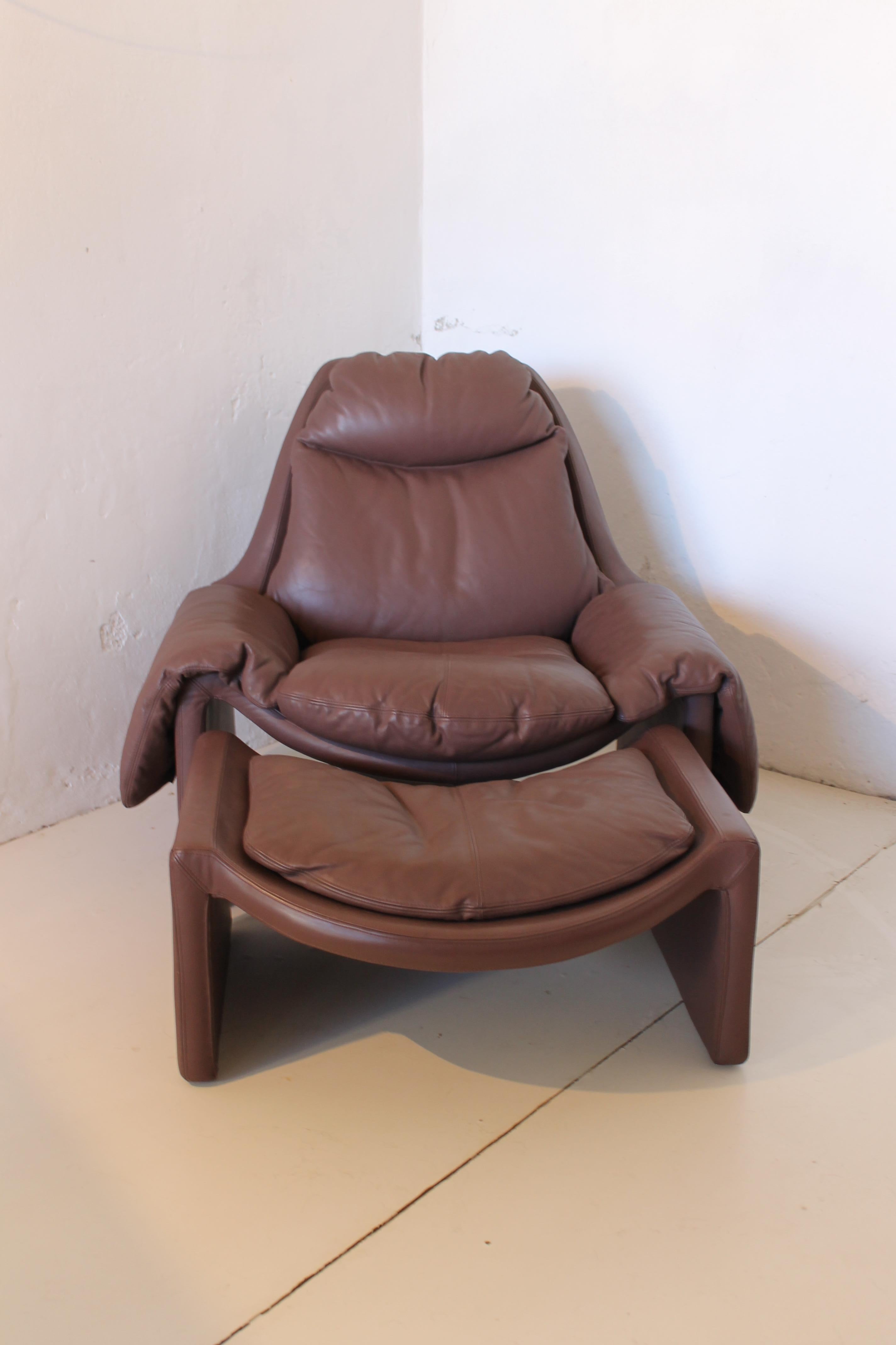 Mid-Century Modern Saporiti P 60 Mauve Leather Lounge Chair and Ottoman by Vittorio Introini, Italy
