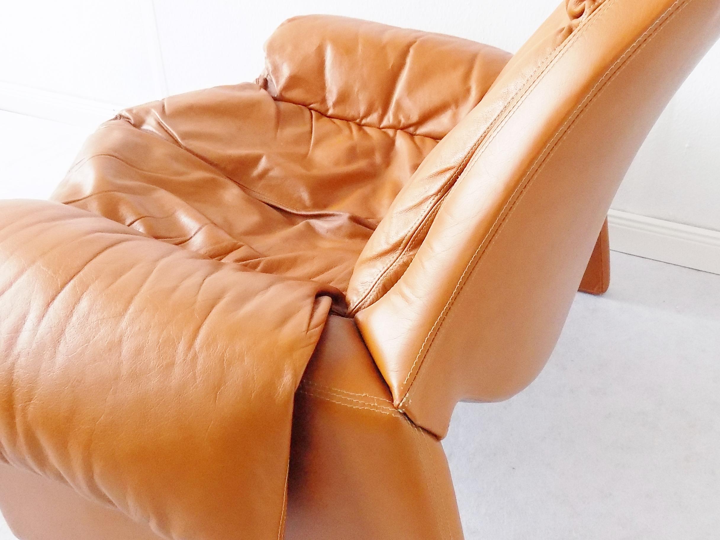 Mid-20th Century Saporiti P60 Leather Lounge Chair with Ottoman by Vittorio Introini, Midcentury