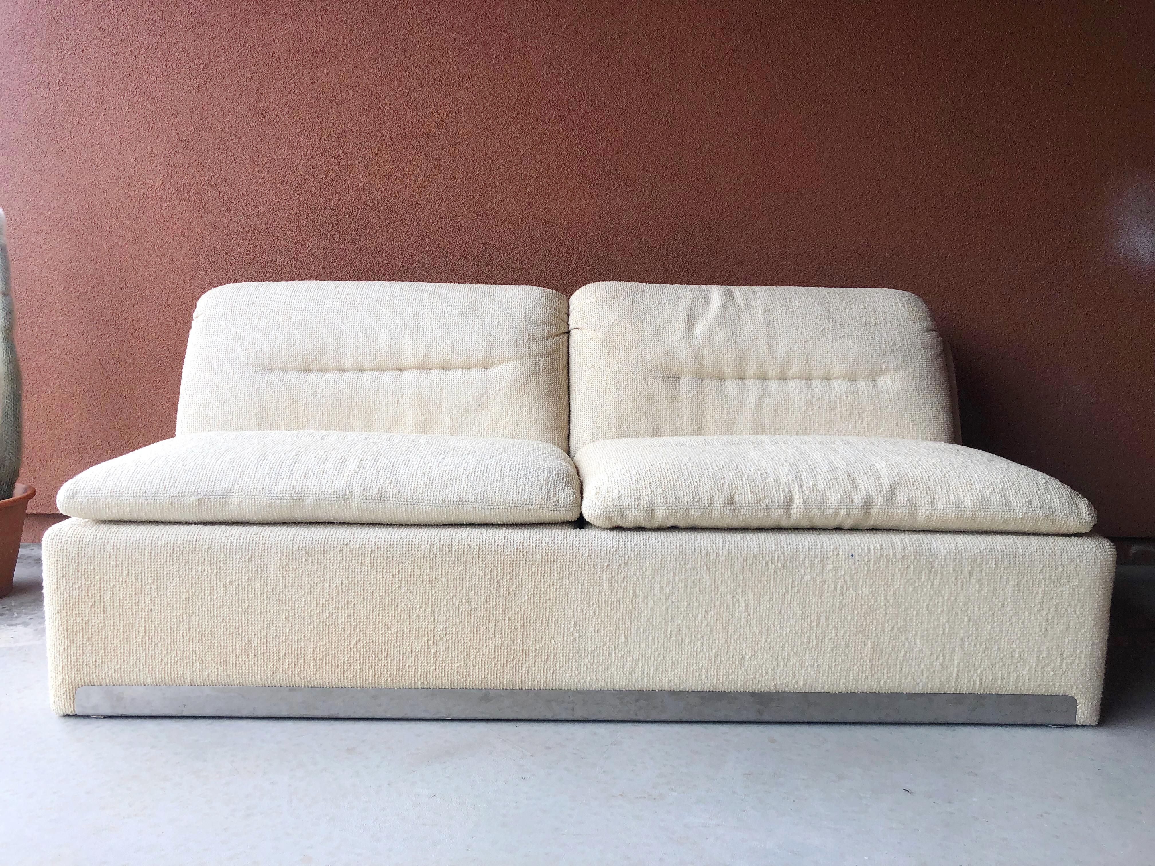 Saporiti 'Proposals' modular armchair or loveseat sofa, in a rich ivory boucle fabric. Model P10 design, circa 1970s. This loveseat features an upholstered steel base frame, with an L shaped seat, and armless modular design. Lovely and comfortable