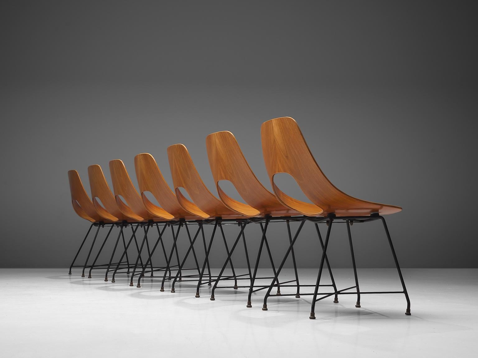 Augusto Bozzi for Saporiti, set of 7 'Ariston' dining chairs, teak, steel and brass, Italy, 1957.

Elegant set of seven 'Ariston' chairs designed by Augusto Bozzi for Saporiti. This set is made out of a solid bend plywood piece of teak have a very