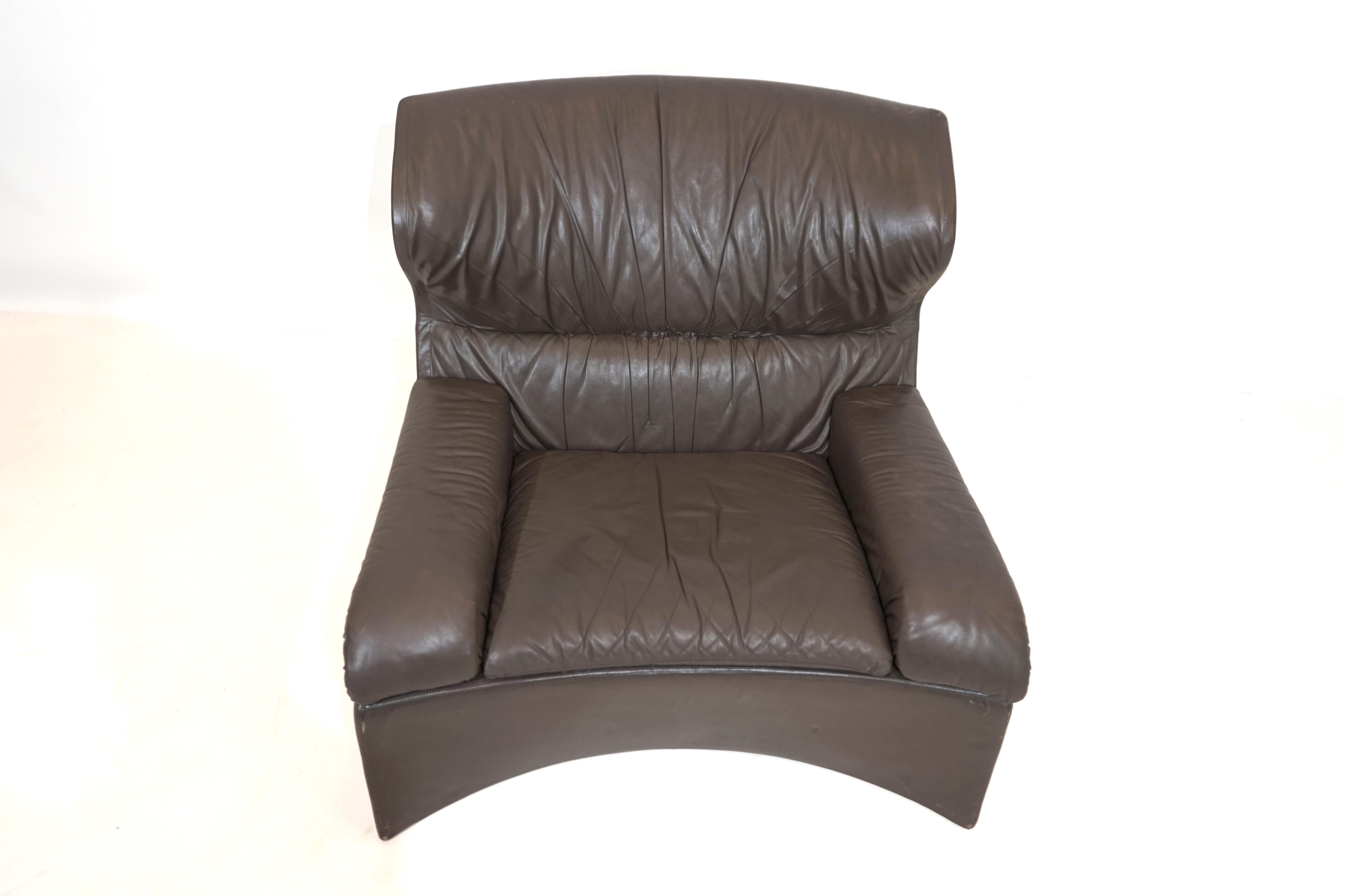 Saporiti Vela Alta leather armchair with ottoman by Giovanni Offredi For Sale 7