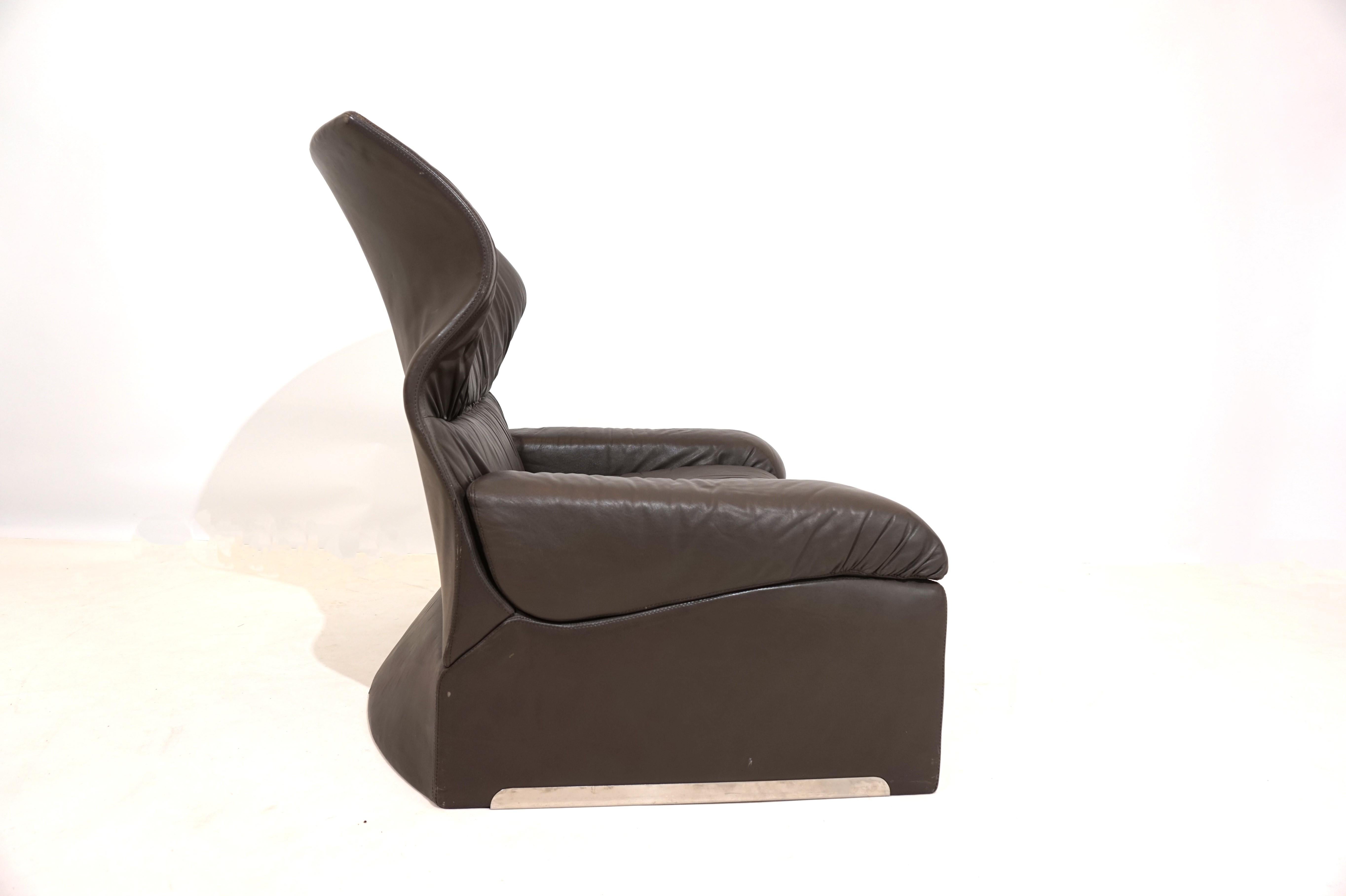 Saporiti Vela Alta leather armchair with ottoman by Giovanni Offredi For Sale 10
