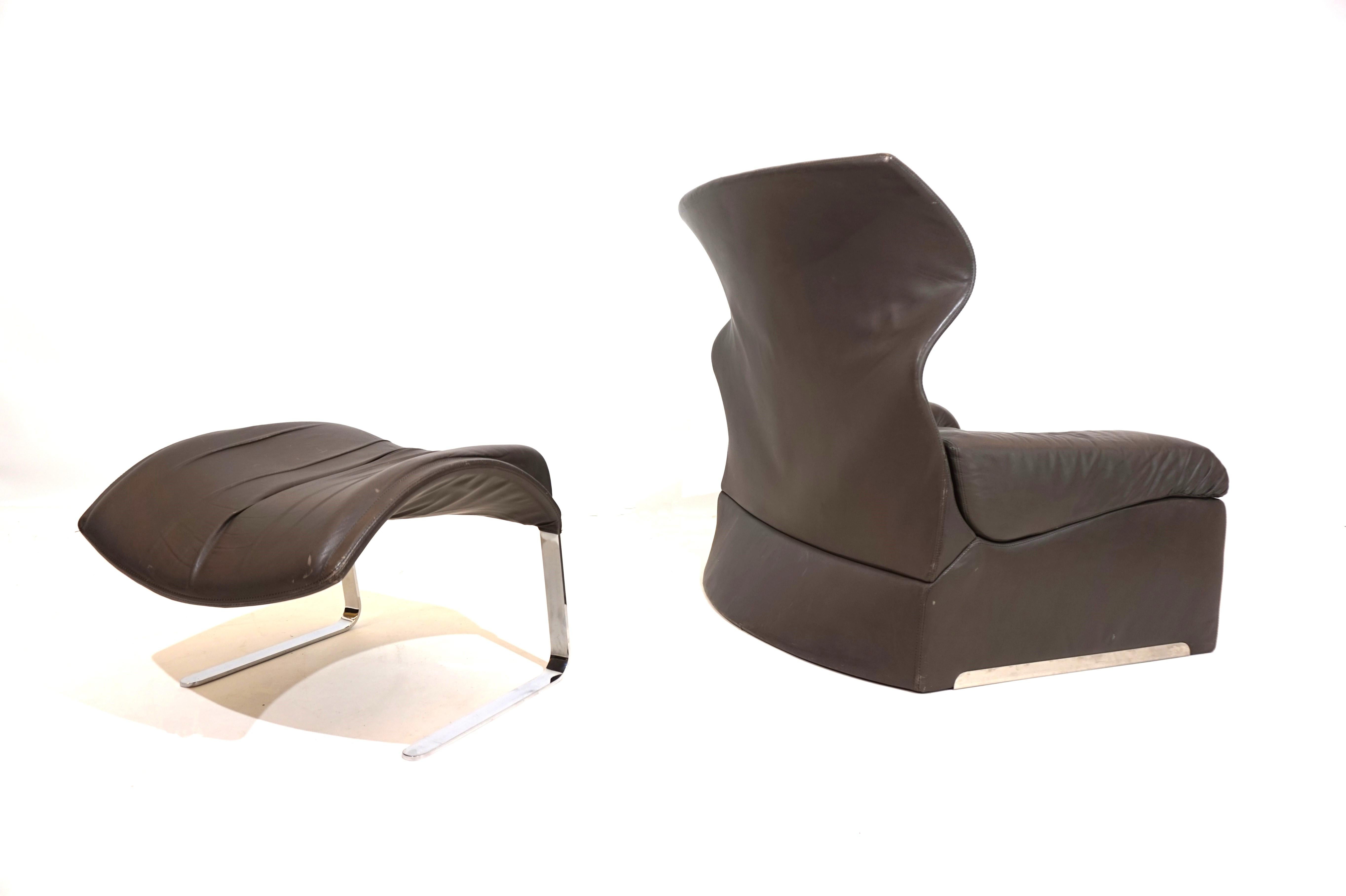Mid-Century Modern Saporiti Vela Alta leather armchair with ottoman by Giovanni Offredi For Sale