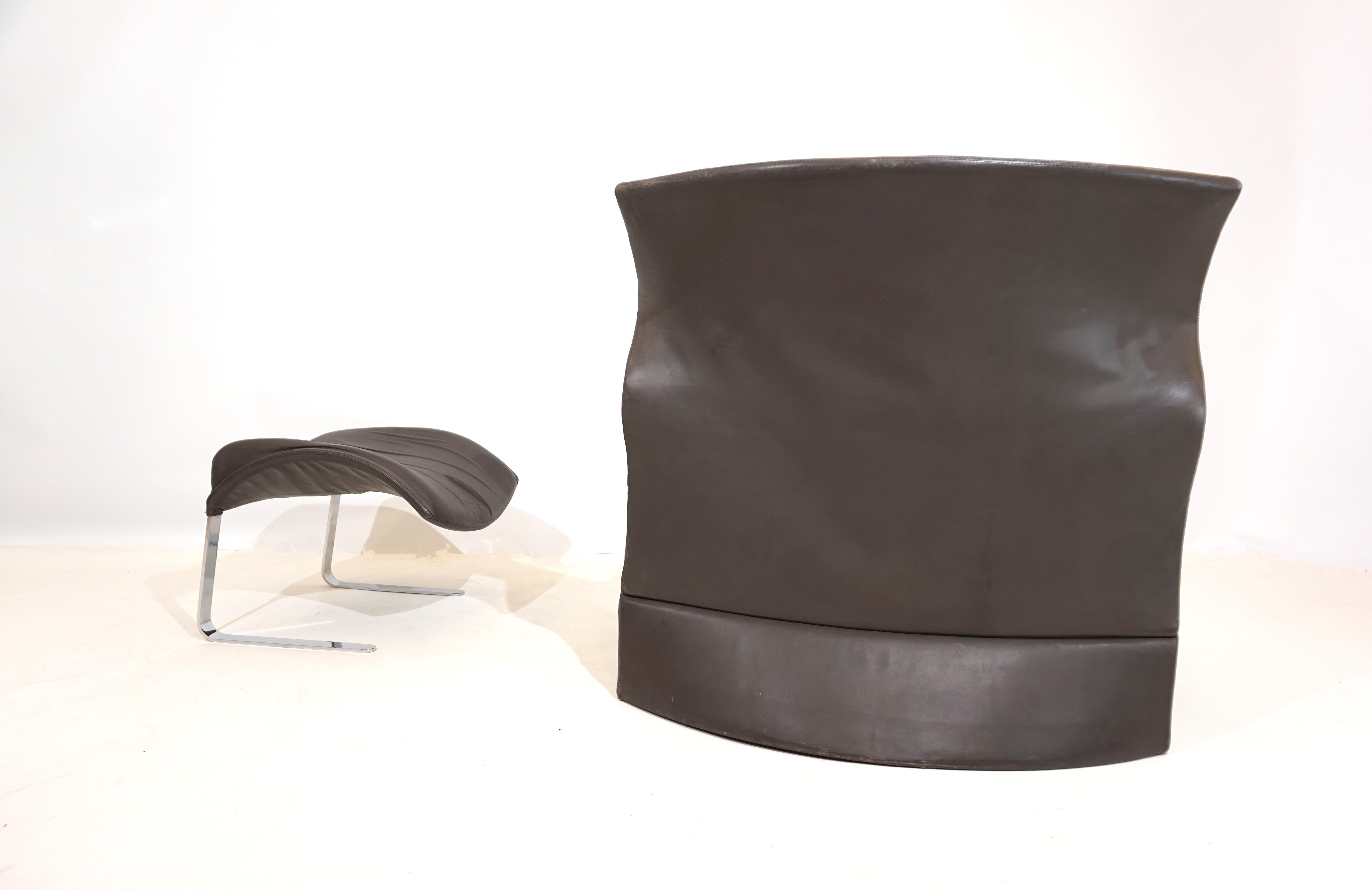 Italian Saporiti Vela Alta leather armchair with ottoman by Giovanni Offredi For Sale