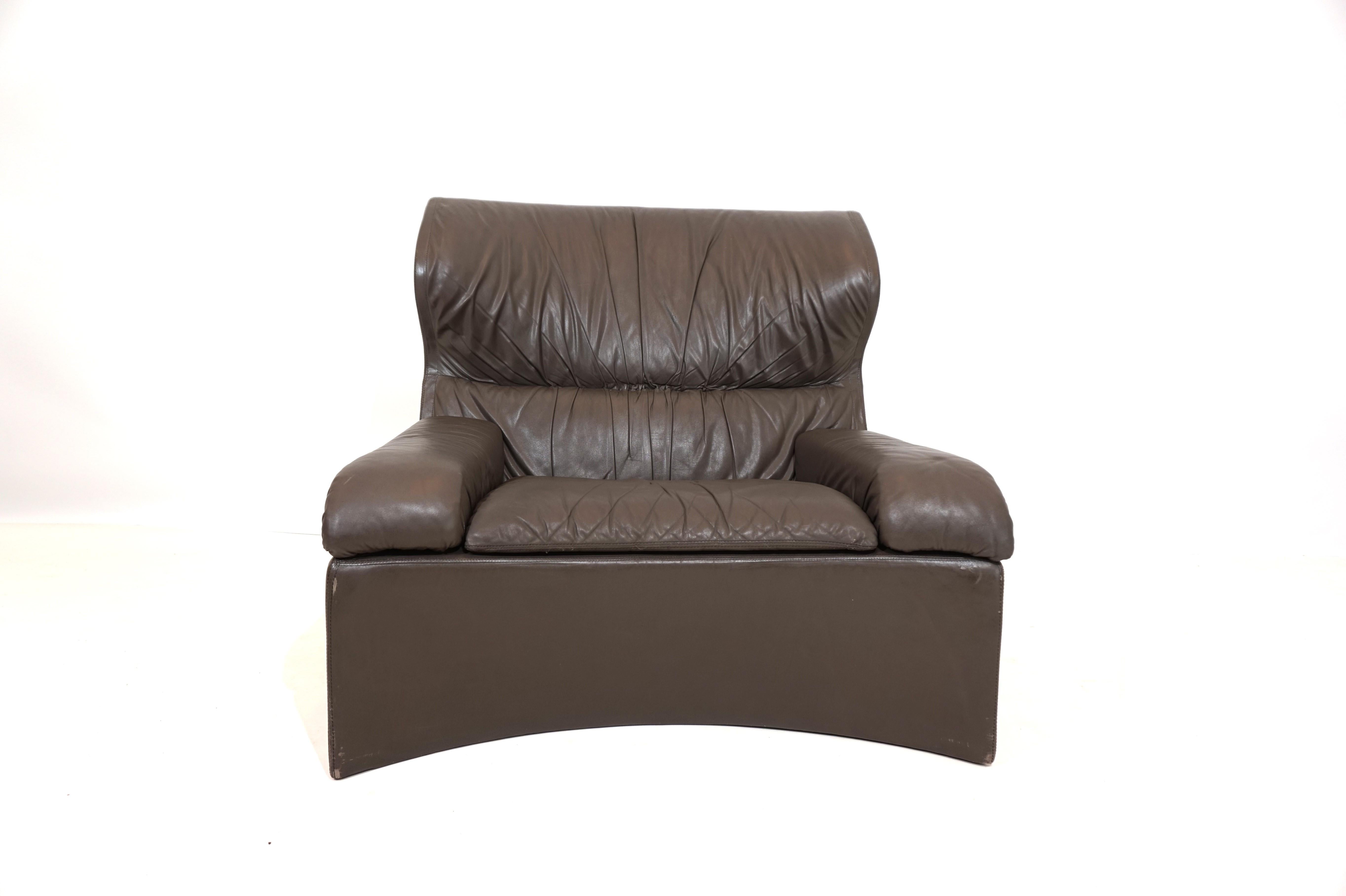 Leather Saporiti Vela Alta leather armchair with ottoman by Giovanni Offredi For Sale