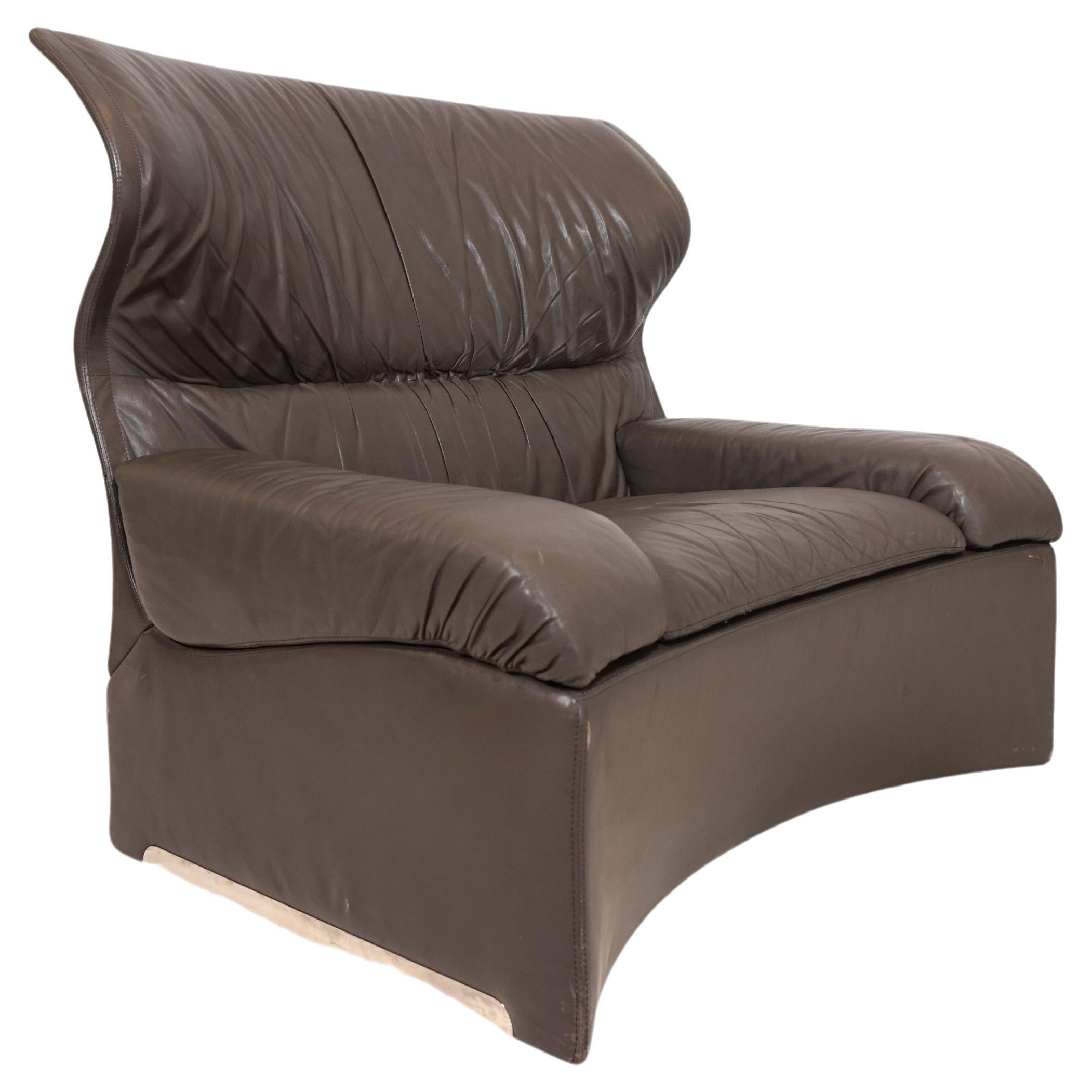 Saporiti Vela Alta leather armchair with ottoman by Giovanni Offredi For Sale