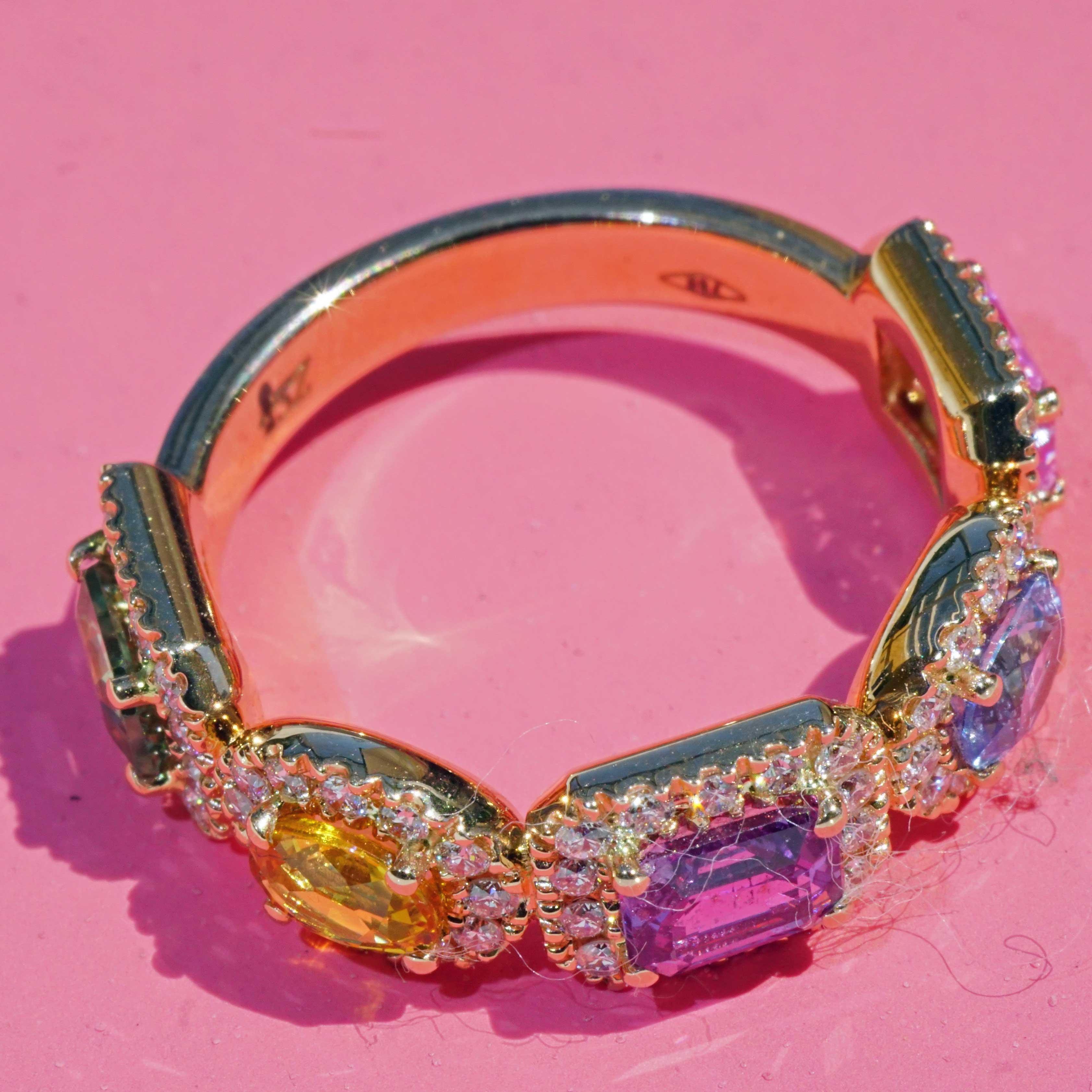 Multicolor Sapphire Brilliant Ring 2.34 ct pink blue violet yellow lime green In New Condition For Sale In Viena, Viena