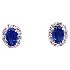 Clous d'oreilles en or blanc avec saphir 1,25 carat et diamants 0,33 carat