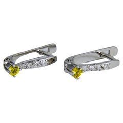 Boucles d'oreilles en or 14k saphir. Petites boucles d'oreilles en saphir jaune. 