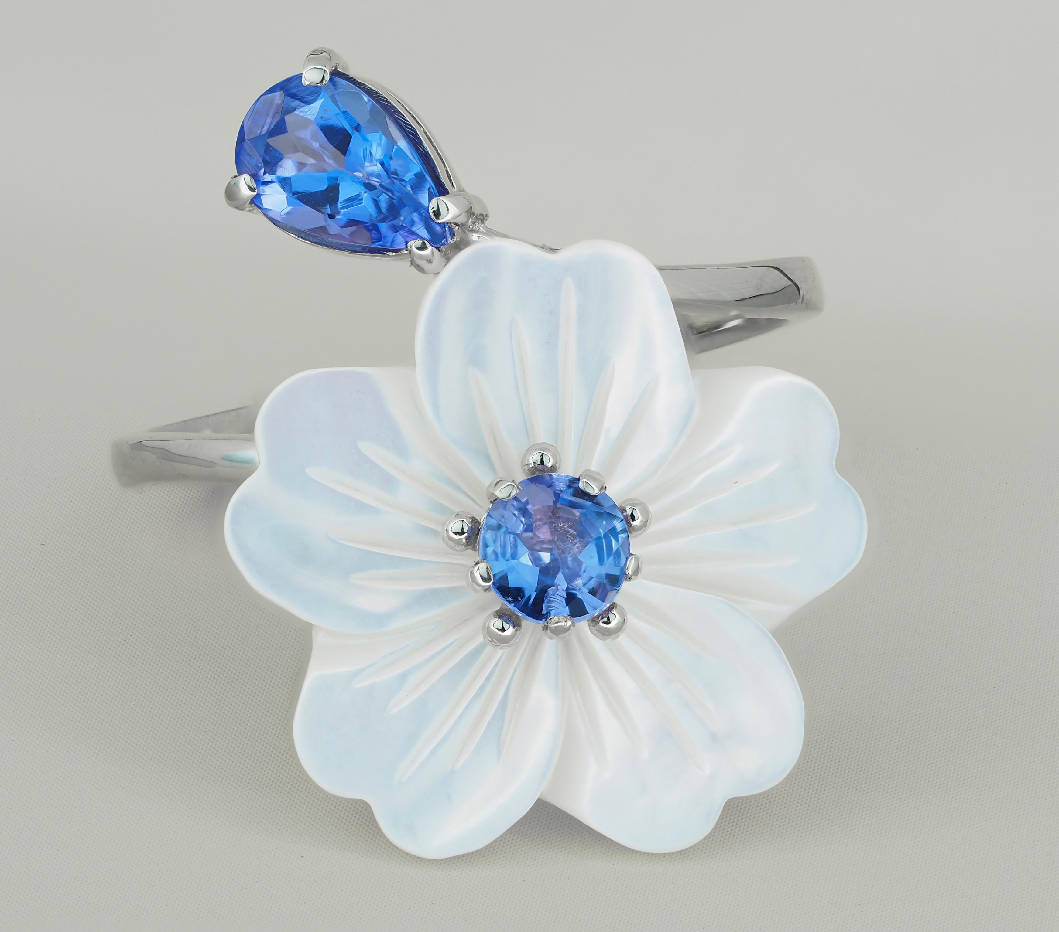 Sapphire 14k gold ring. 
Pear sapphire ring. Blue gemstone sapphire ring. Carved mother of pearl flower ring. Flower gold ring.

Metal: 14k solid gold
Weight: 2.4 g (depends from size).

Main stone - sapphire, yellow color, pear cut, 0.60 ct weight,