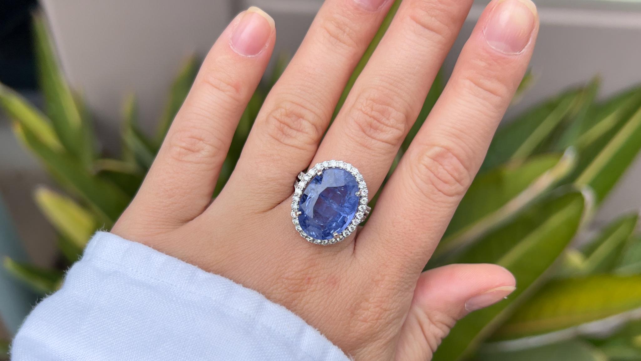 Oval Cut Sapphire 16.08 Carat Ring with Diamonds 18k Gold For Sale