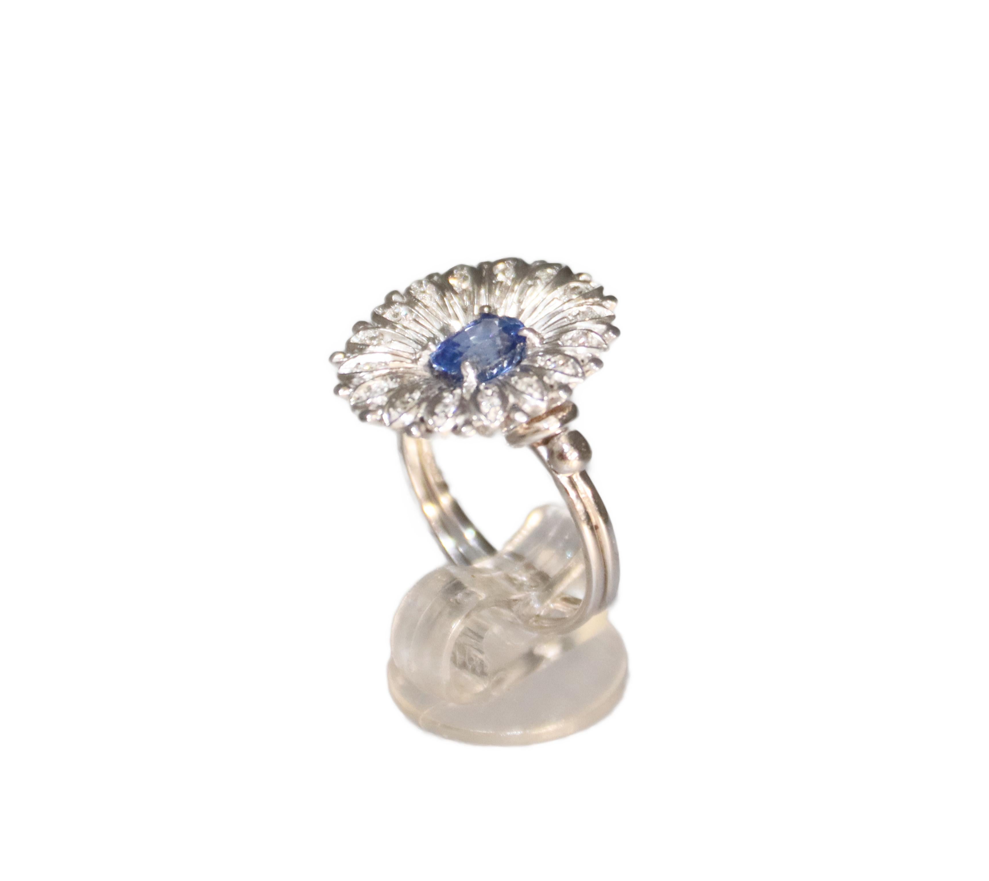 Anello da cocktail con zaffiro e diamanti in oro bianco 18 carati in vendita 2