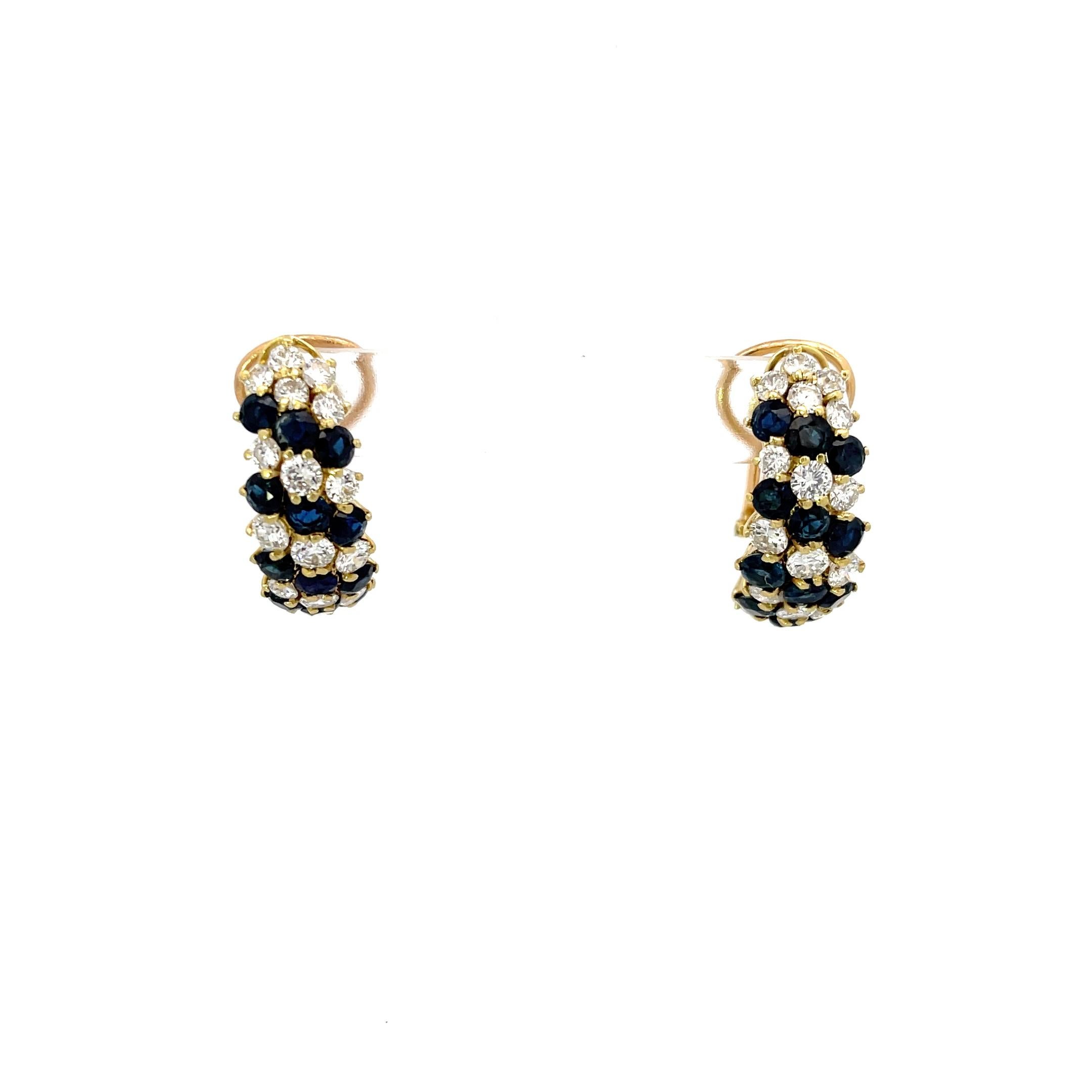 Boucles d'oreilles en or jaune 18K avec saphir 2.25ctw et diamant 2.50ctw. Les boucles d'oreilles mesurent 1