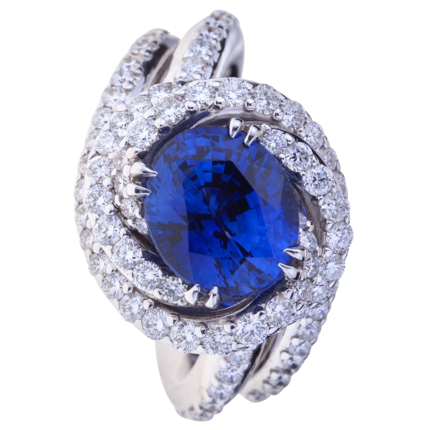 Sapphire 4.07 Carat 'Certificate' Ring White Gold with Circle of Diamonds For Sale