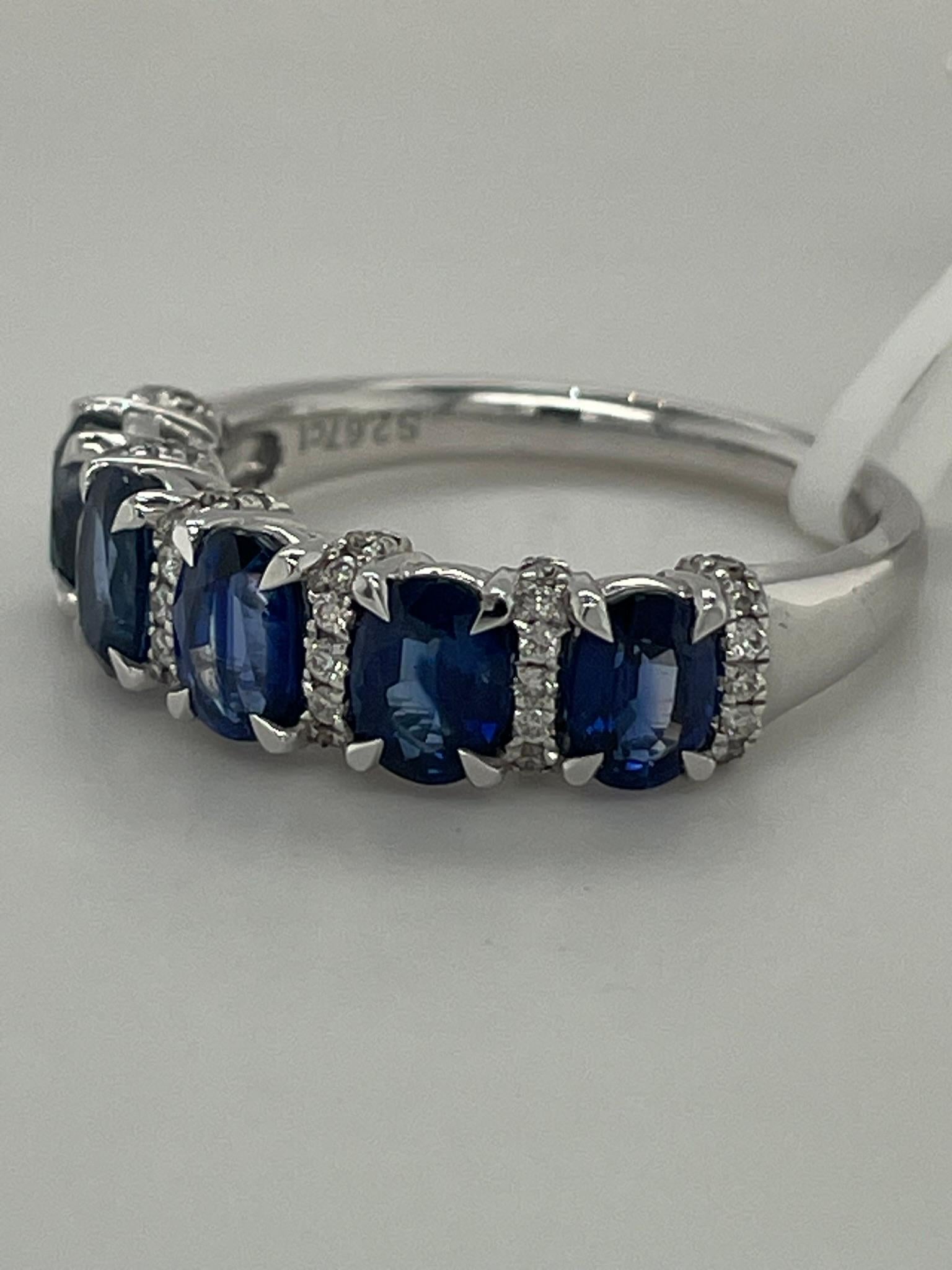 Saphir-Ring mit 5 Steinen aus 18 Karat Weißgold im Angebot 5