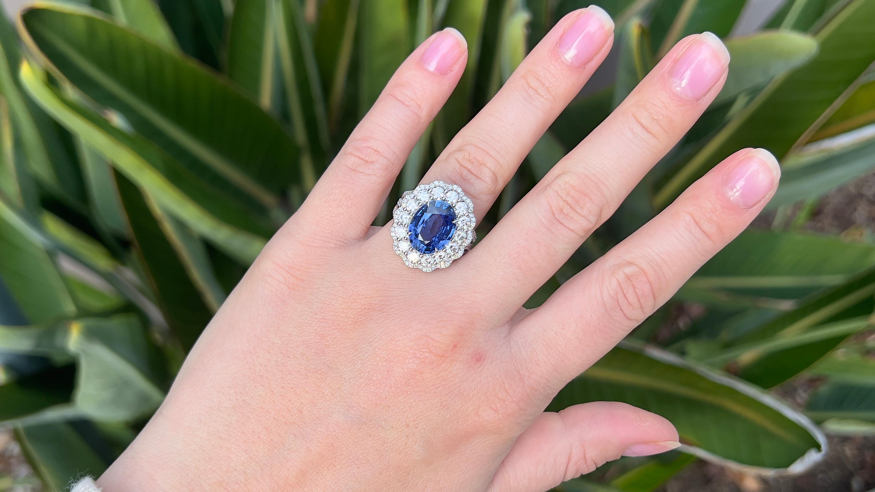Contemporary Sapphire 5.83 Carat Ring with Diamonds 2.45 Carats Total 18k Gold For Sale