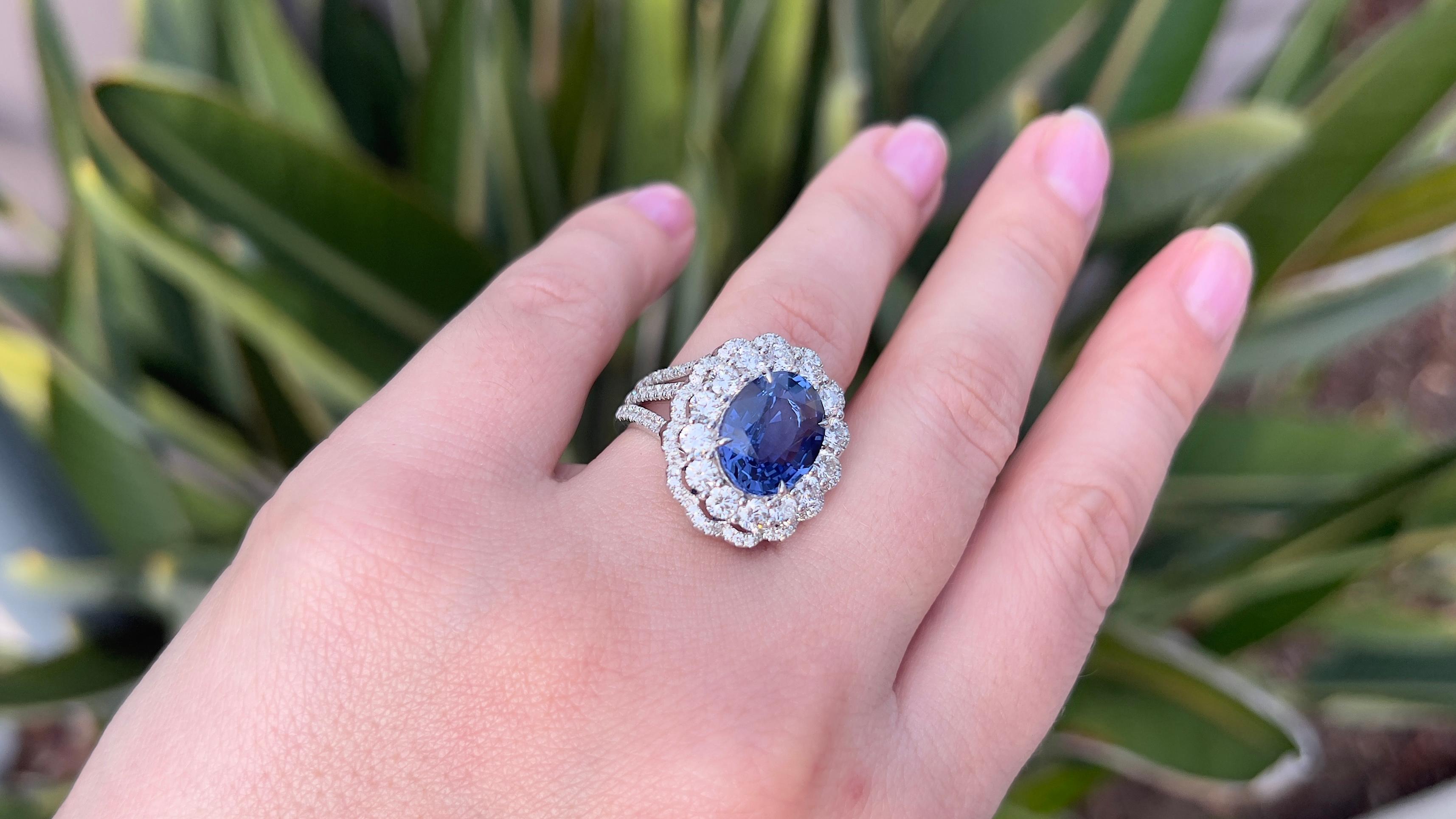 Sapphire 5.83 Carat Ring with Diamonds 2.45 Carats Total 18k Gold In Excellent Condition For Sale In Carlsbad, CA