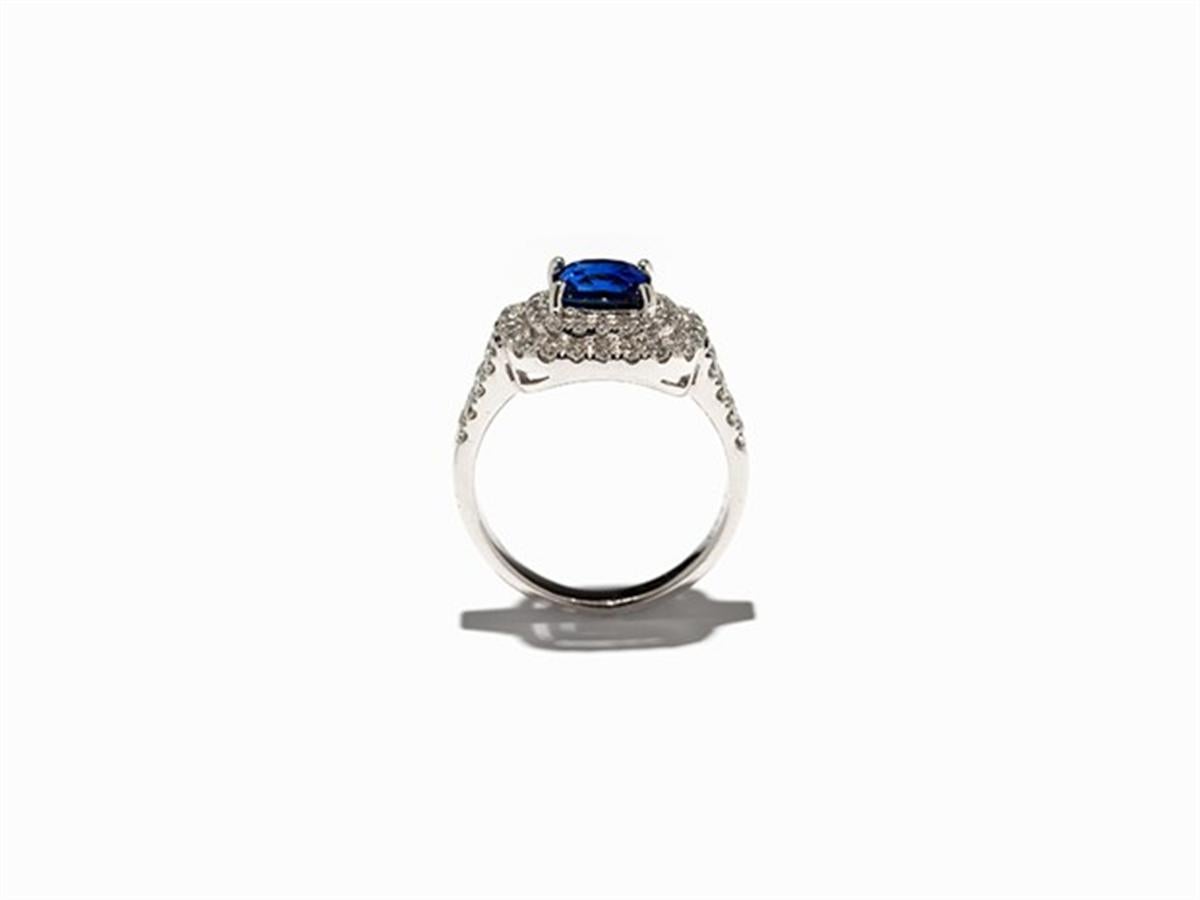 Modern beautiful blue sapphire diamond platinum ring For Sale