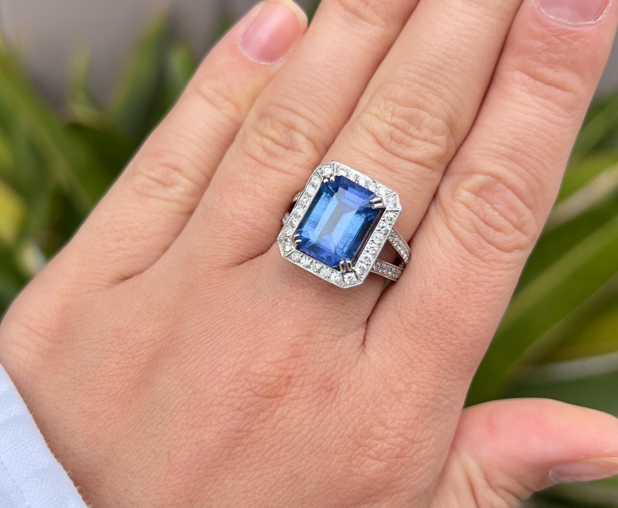 Emerald Cut Sapphire 6.50 Carat Ring with Diamonds 18k Gold For Sale
