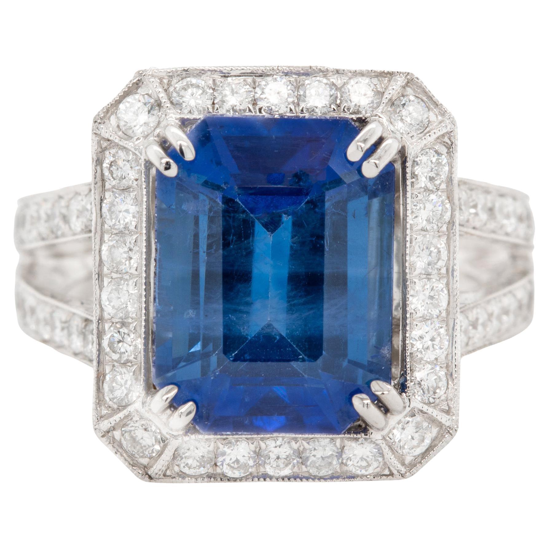 Sapphire 6.50 Carat Ring with Diamonds 18k Gold For Sale at 1stDibs