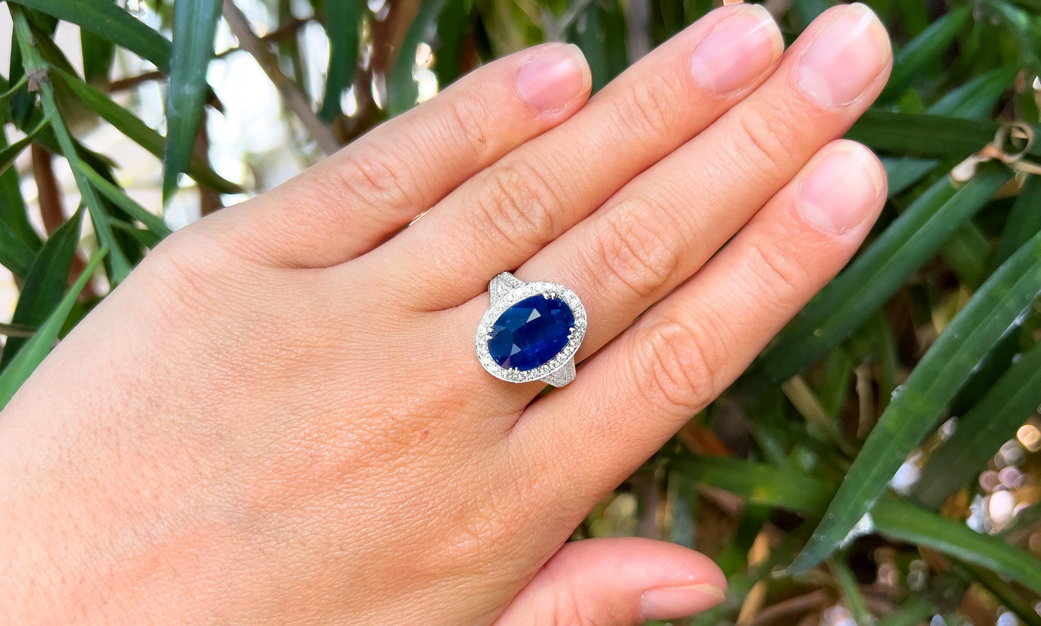 Sapphire = 6.51 Carat
Cut: Oval
Diamonds = 0.70 Carats
( Color: F, Clarity: VS )
Metal: 18K Gold
Ring Size: 6.5* US
*It can be resized complimentary