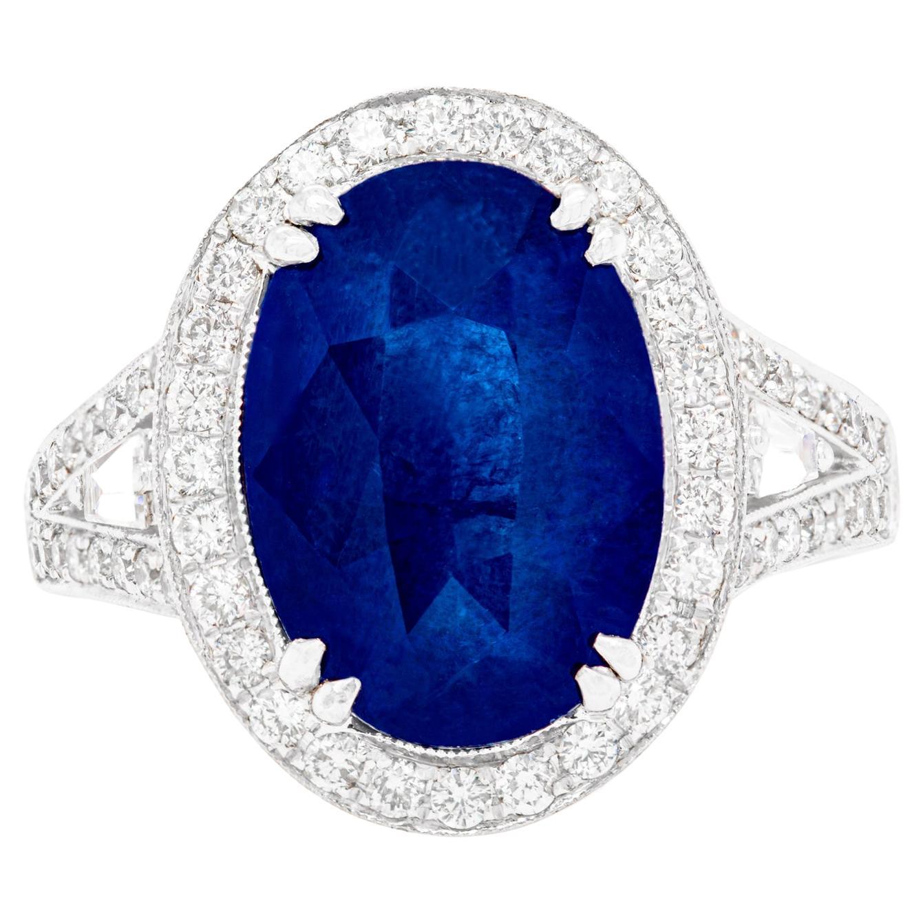 Sapphire 6.51 Carat Ring with Diamond Halo 0.70 Carats Total 18k Gold For Sale