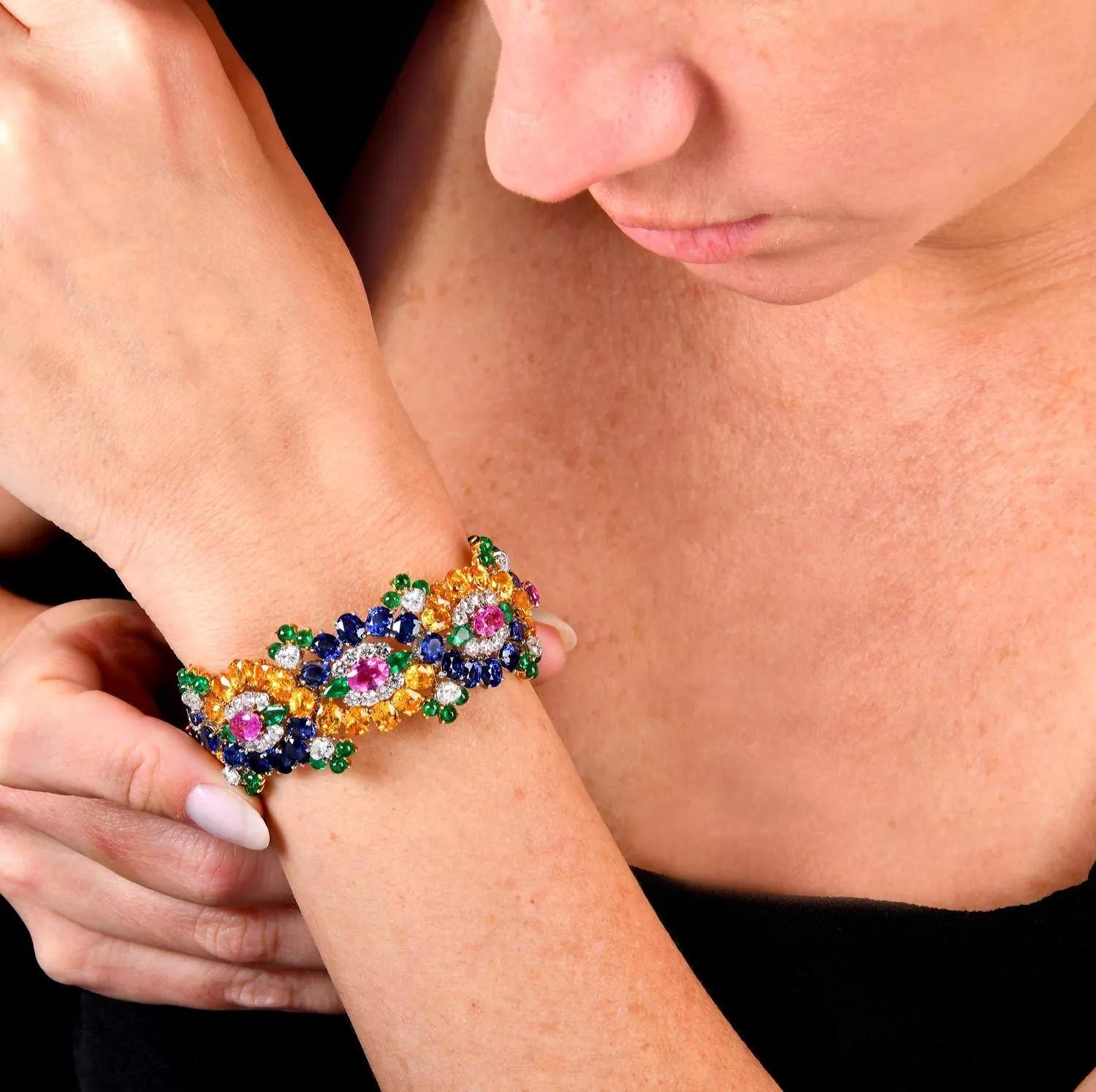 Saphir 71,75 carats  Or 18K  Bracelet en platine avec grappe florale Excellent état - En vente à Miami, FL