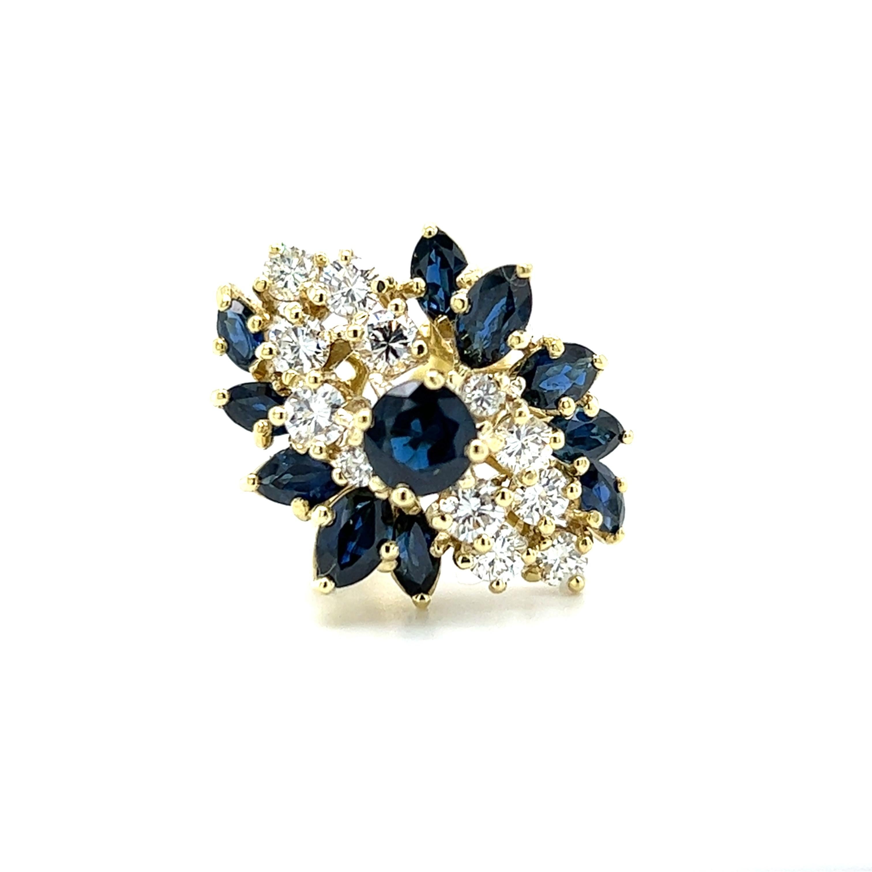 Sapphire and 1.00Ctw Diamond Cluster Ring in 18K Gold In Good Condition For Sale In Towson, MD