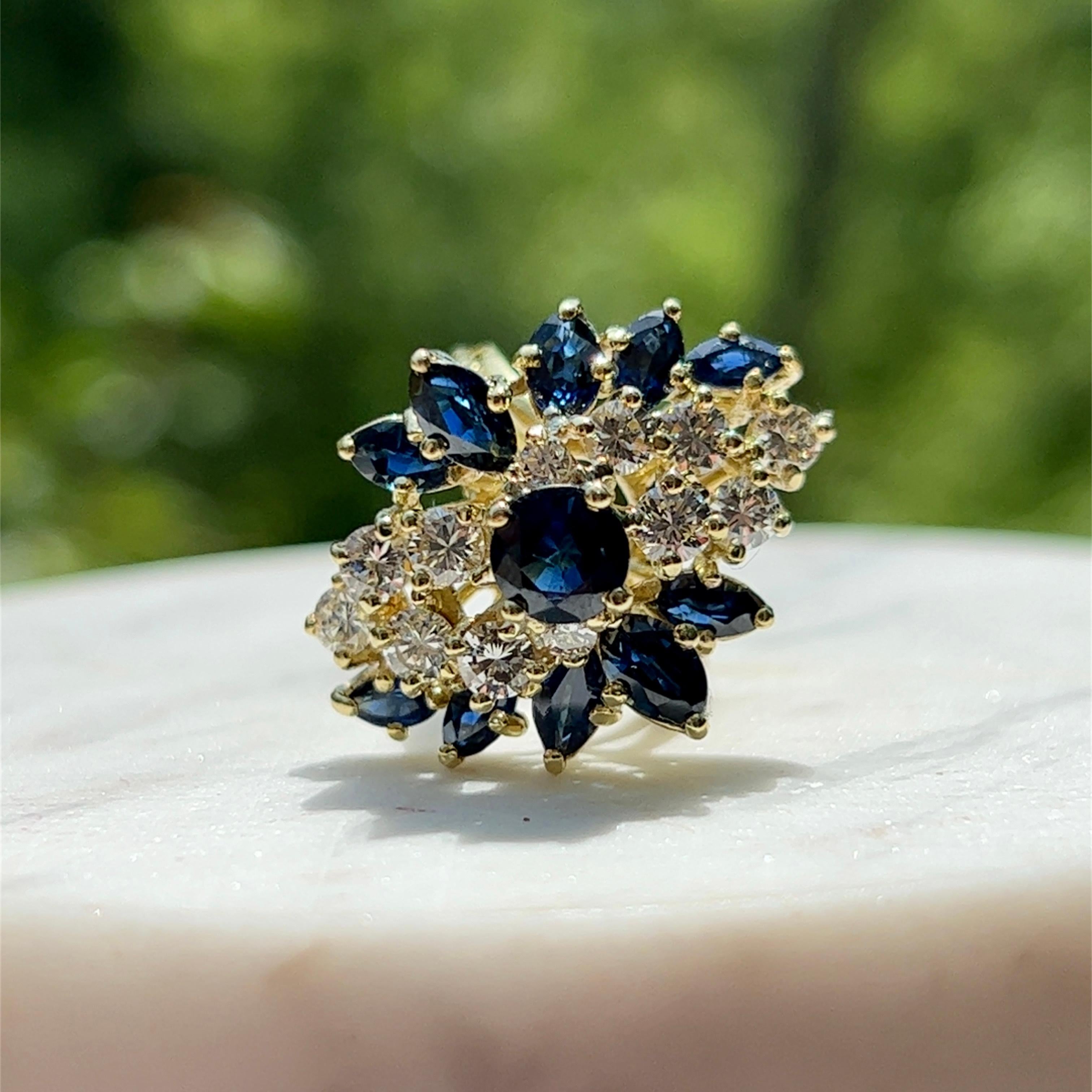 Women's Sapphire and 1.00Ctw Diamond Cluster Ring in 18K Gold For Sale