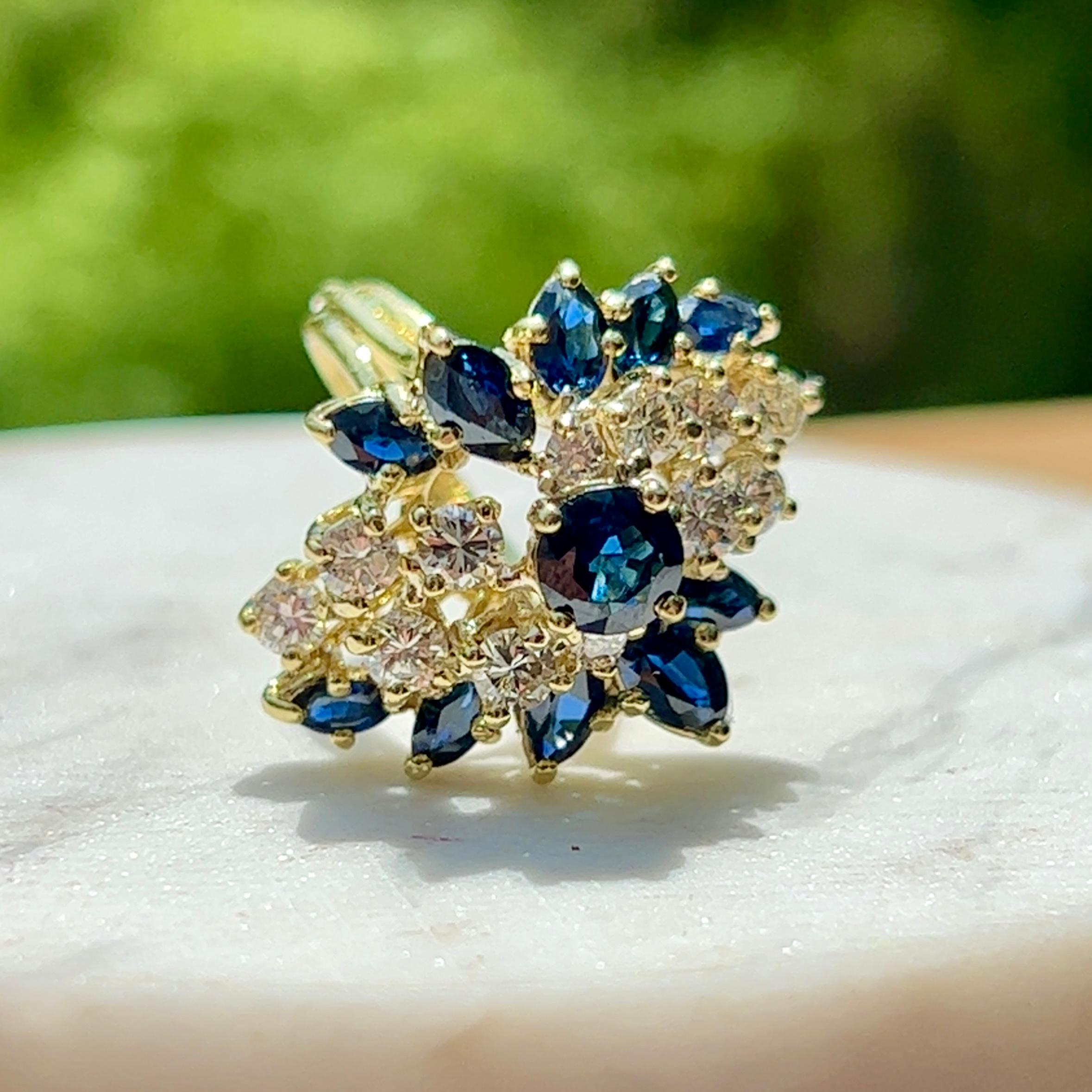 Sapphire and 1.00Ctw Diamond Cluster Ring in 18K Gold For Sale 1