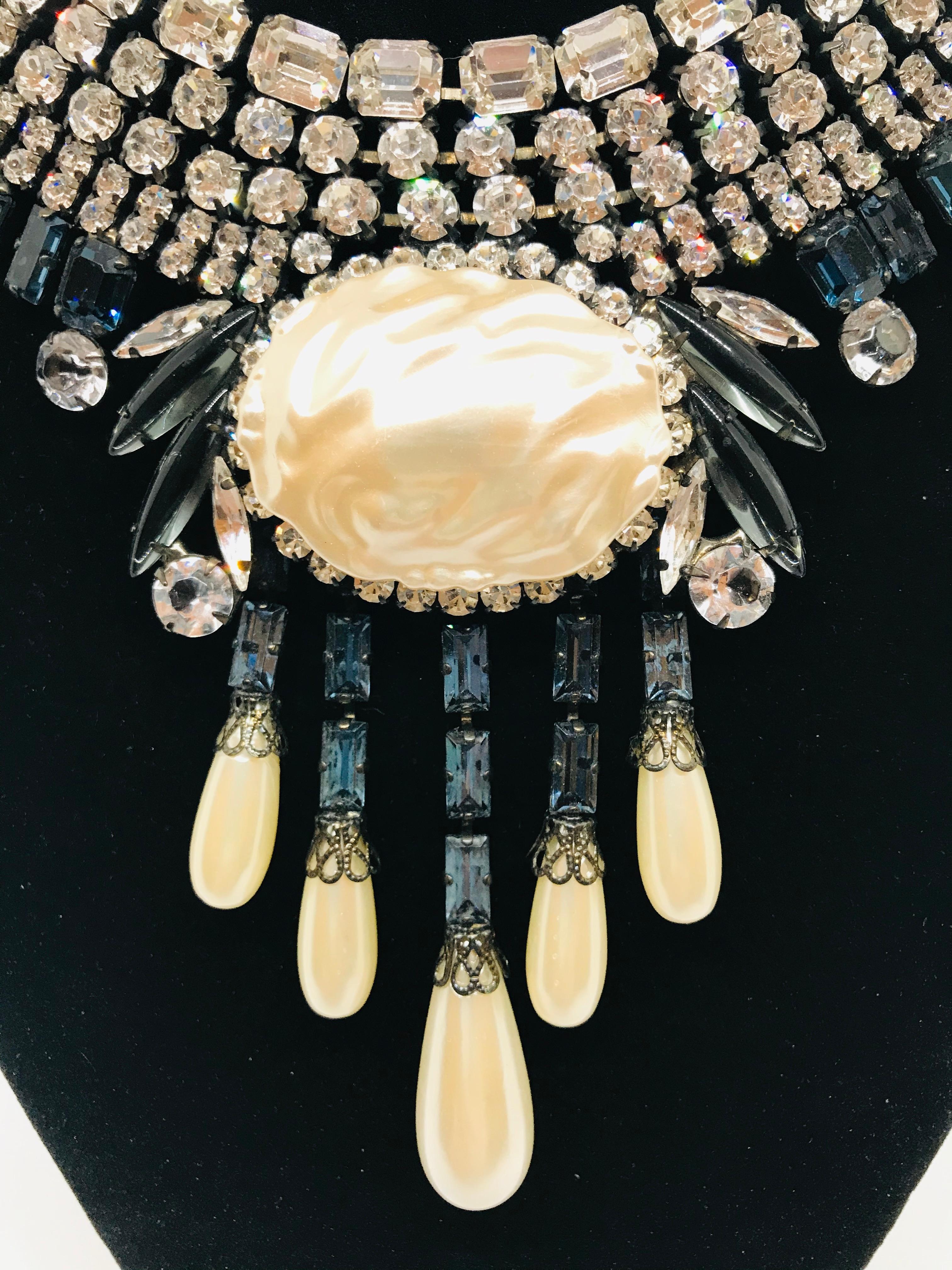 Art Deco Sapphire and Clear Austrian Crystal Mauvé Pearl Fringed Collar Necklace For Sale